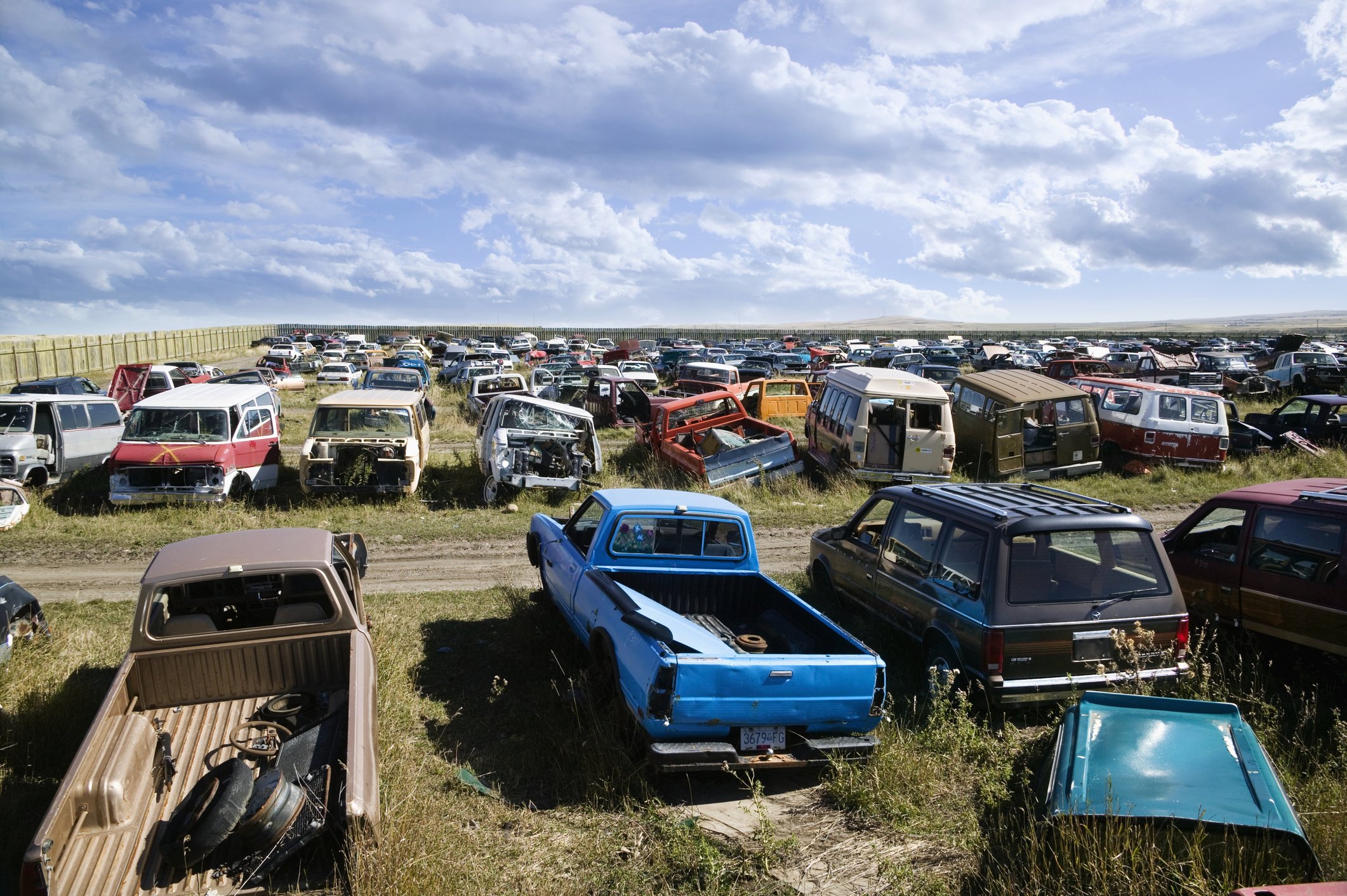 Schrottplatz voller Automobile | Quelle: Getty Images