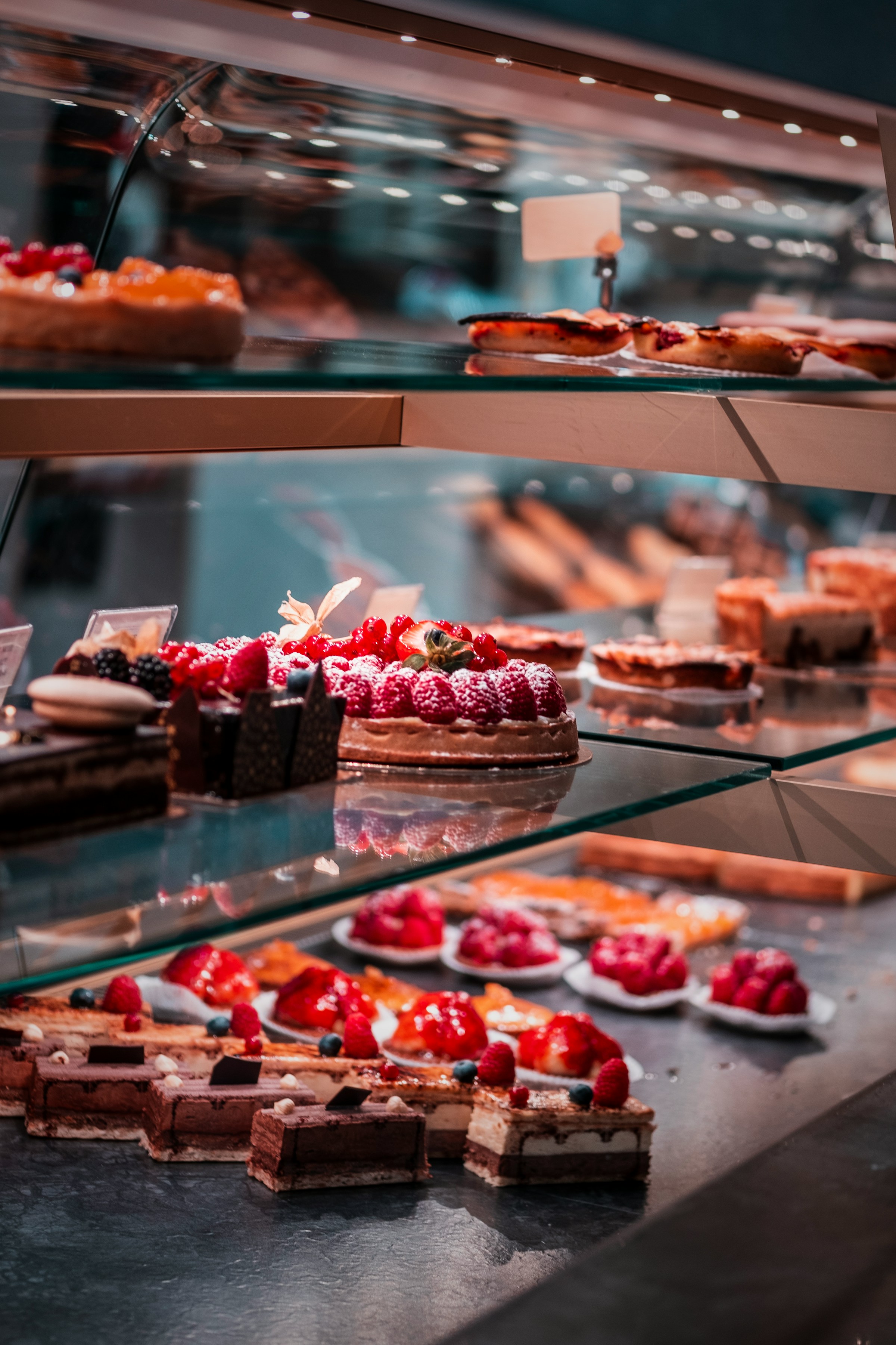 A display counter at a bakery | Source: Unsplash