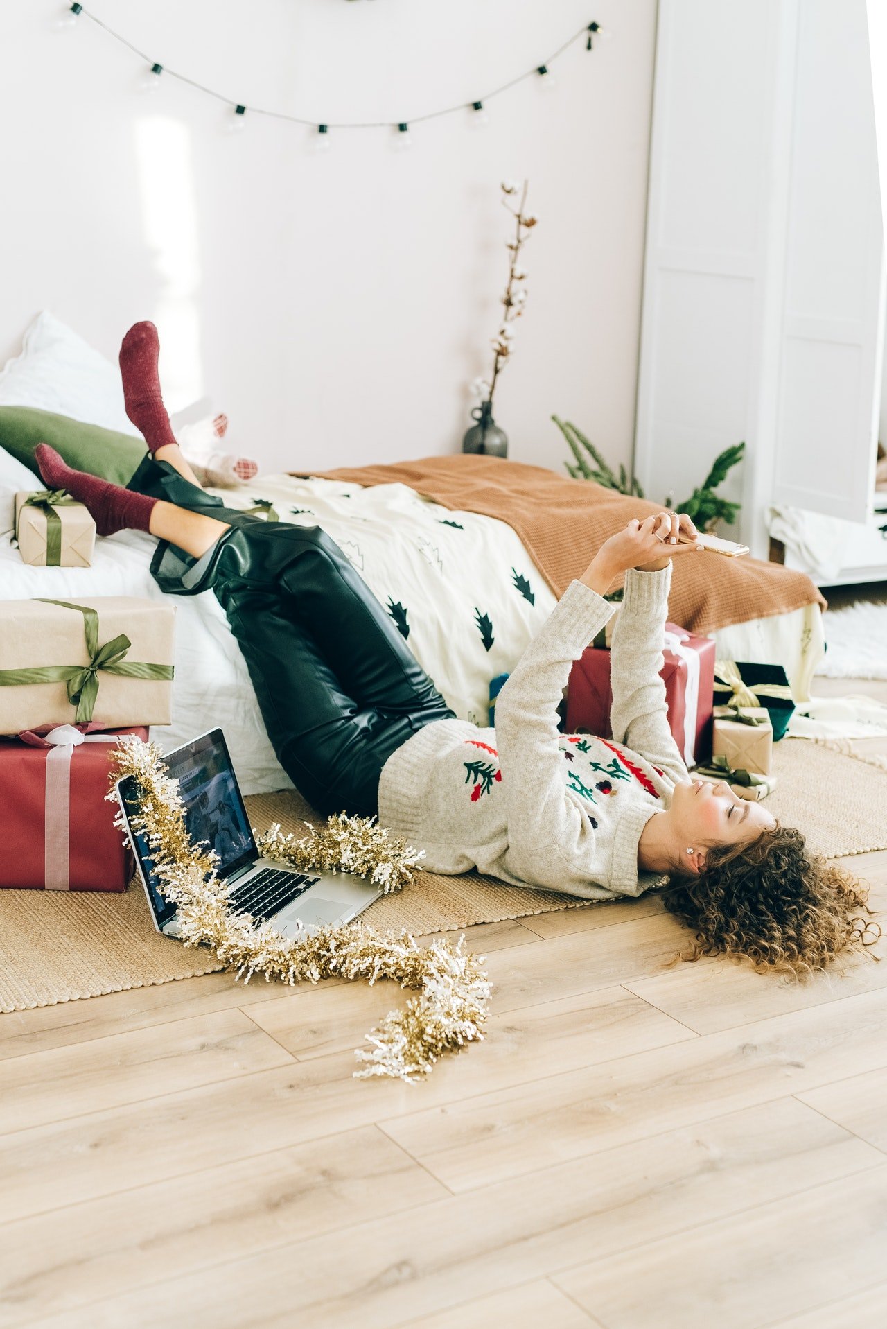 Photo of a young lady in her bedroom  | Photo: Pexels