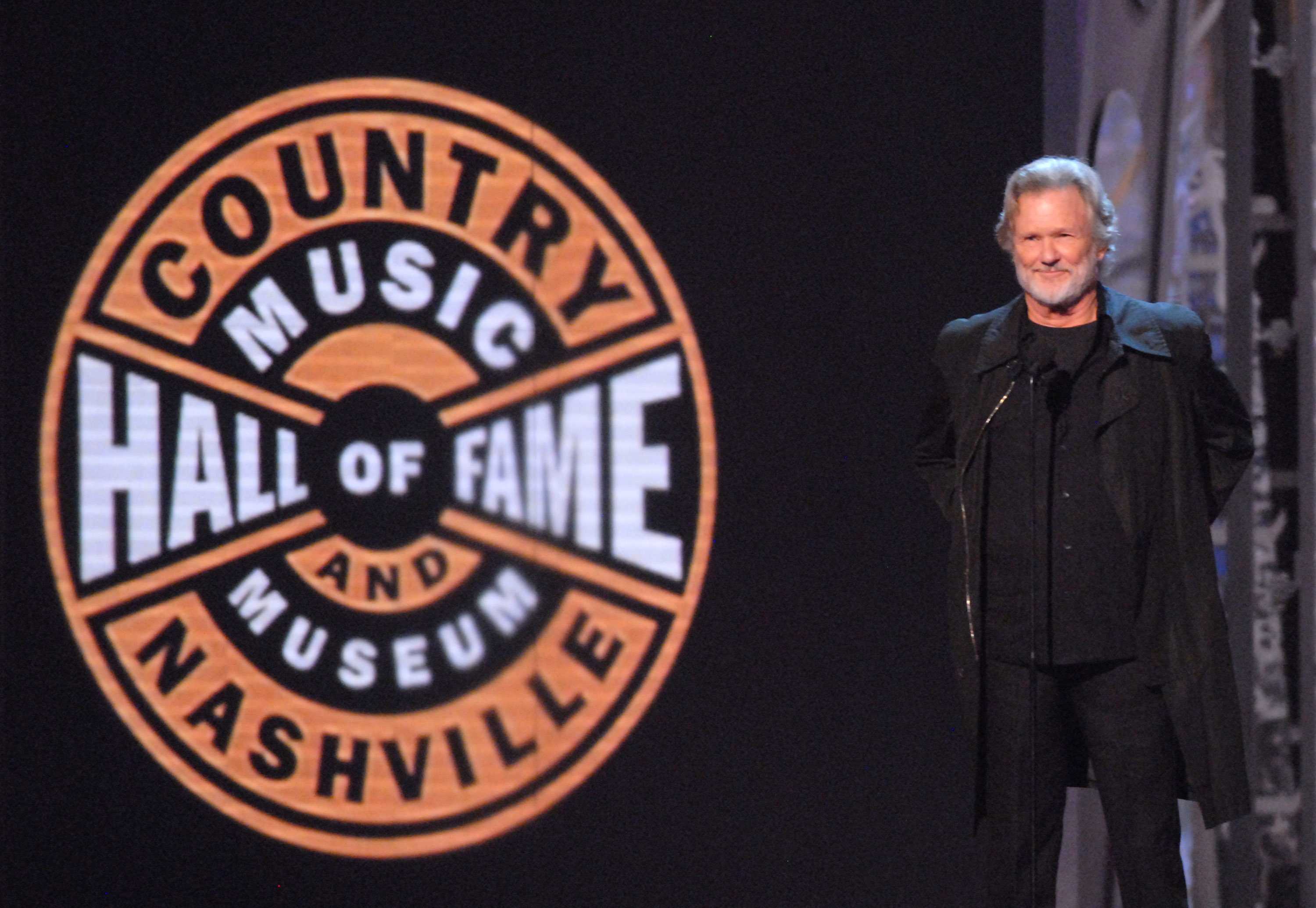 Kris Kristofferson introduces Country Music Hall of Fame Inductee George Strait in Nashville, Tennessee, on November 6, 2006 | Source: Getty Images