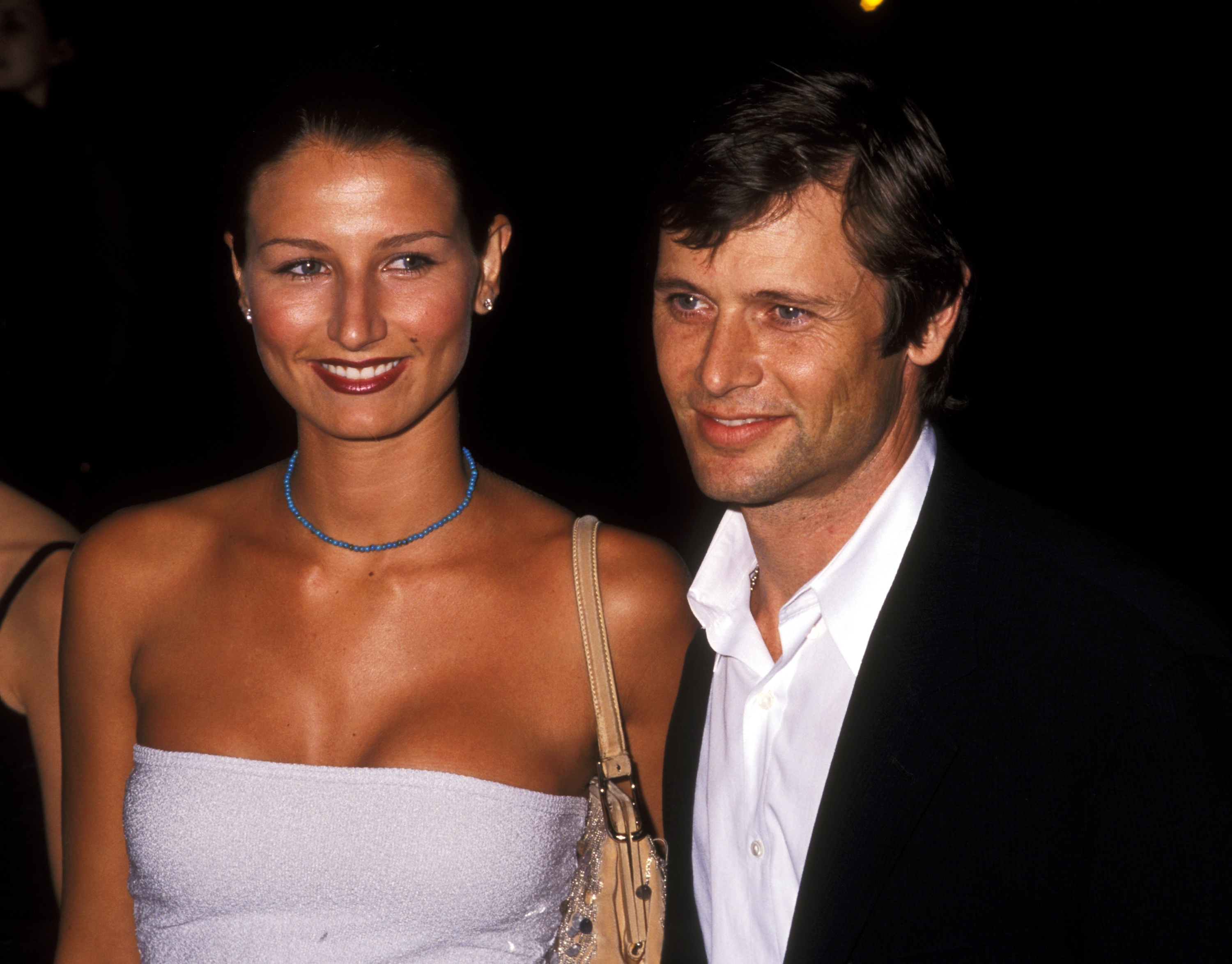 The actor poses with a friend during the 16th Annual MTV Video Music Awards on September 9, 1999 | Source: Getty Images