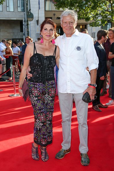 Die deutsche Schauspielerin Claudia Wenzel und ihr Ehemann, der deutsche Schauspieler Rüdiger Joswig, besuchen die "Traumfabrik"-Filmpremiere am 24. Juni 2019 in Berlin | Quelle: Getty Images