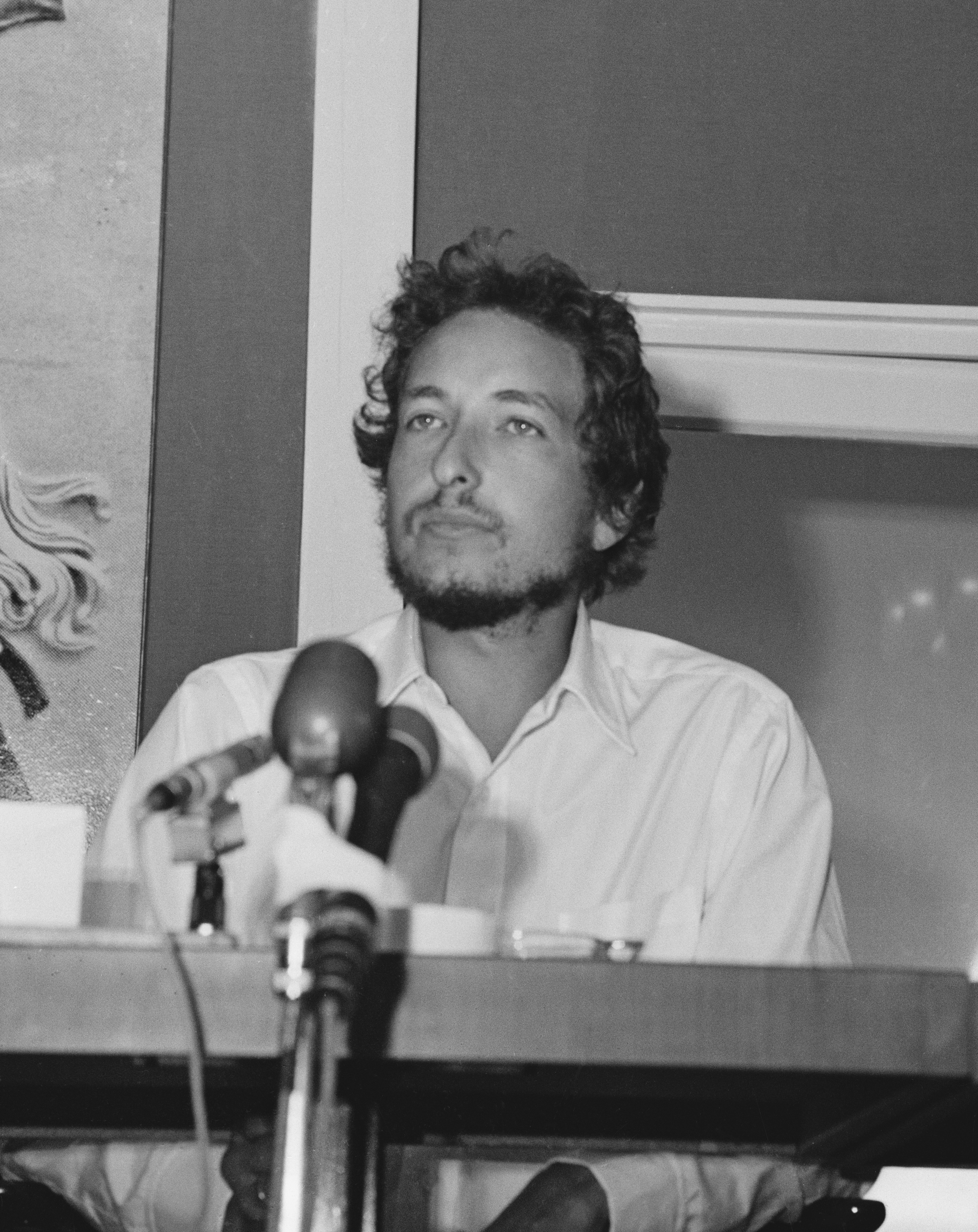 Bob Dylan at the Isle of Wight Festival press conference in London on August 27, 1969 | Source: Getty Images
