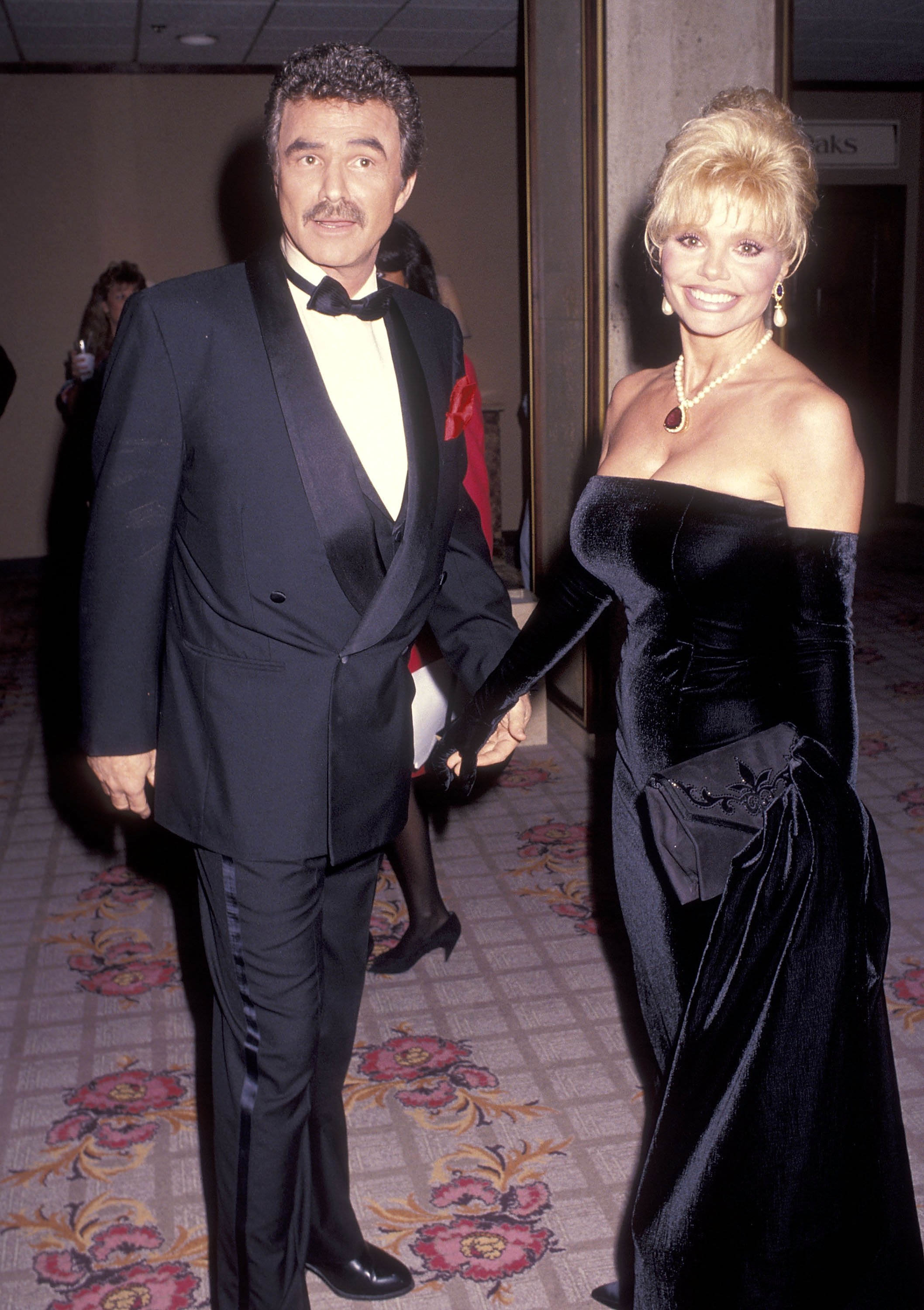 Burt Reynolds and Loni Anderson attend the American Cancer Society's Allan K. Jonas Lifetime Achievement Award Salute to Loni Anderson and Burt Reynolds on October 16, 1991, in Century City, California. | Source: Getty Images