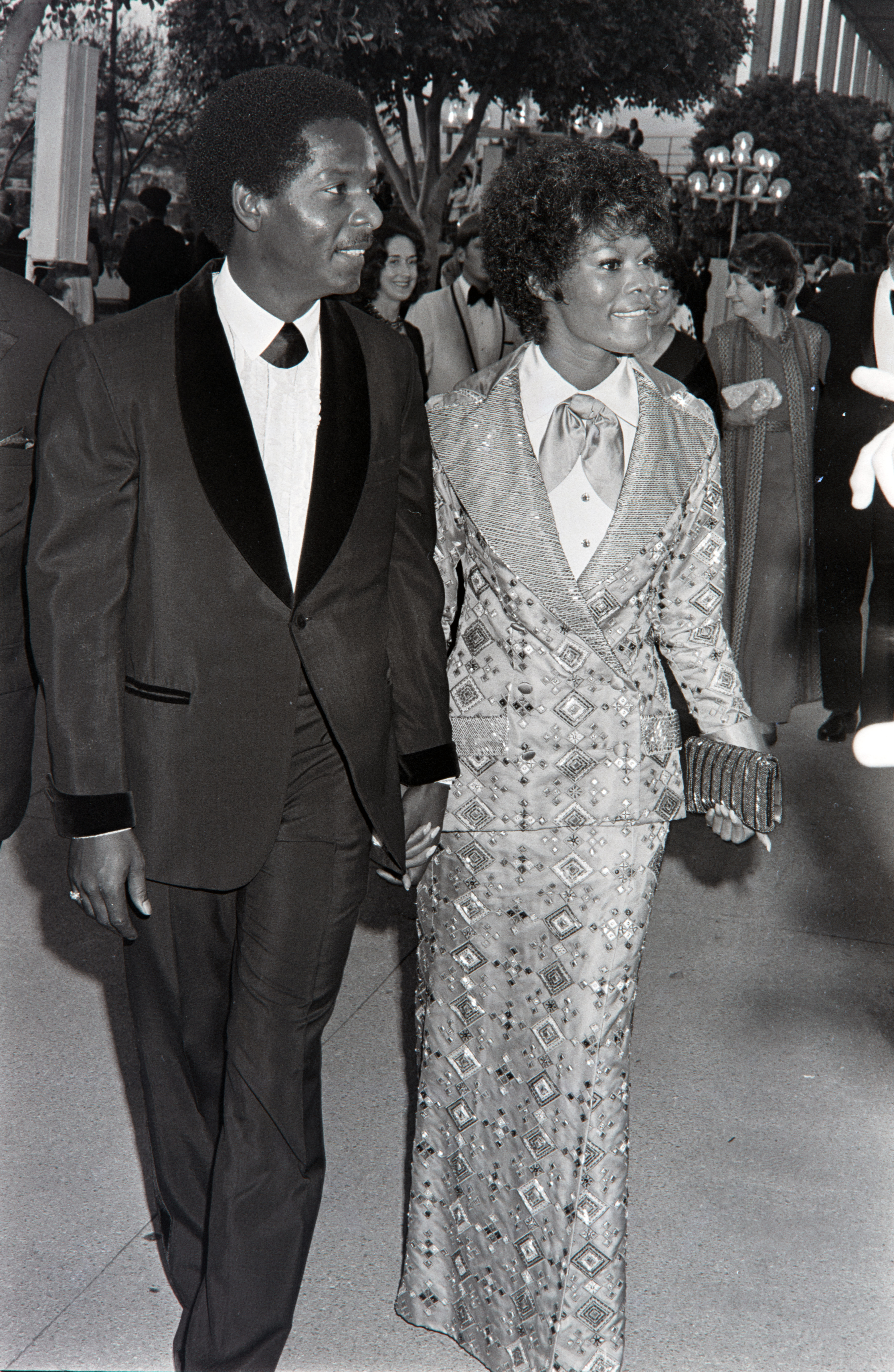 William Elliott and Dionne Warwick at the 44th Academy Awards on April 10, 1972, in Los Angeles, California. | Source: Getty Images