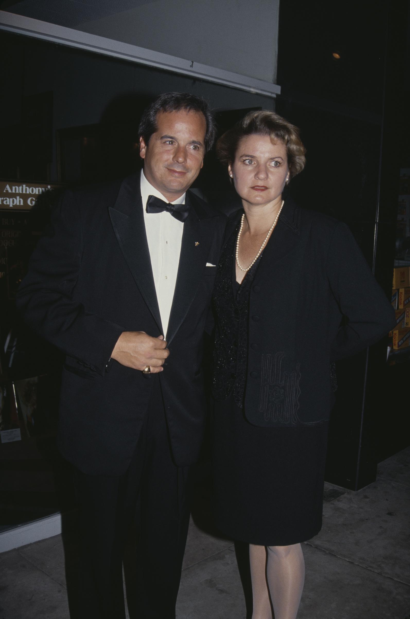 Desi Arnaz Jr. with his wife Amy, circa 1995 | Source: Getty Images