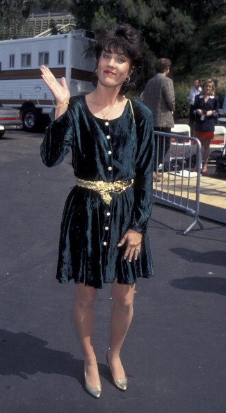 Holly Dunn on May 10, 1995 at the Universal Ampitheater in Universal City, California. | Photo: Getty Images