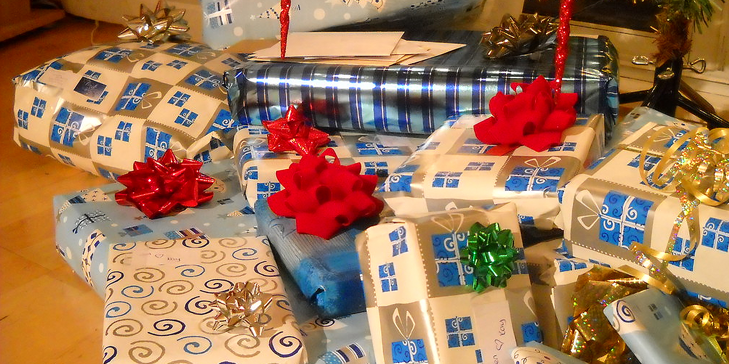 Neatly wrapped Christmas presents | Source: flickr.com/www.metaphoricalplatypus.com/CC BY 2.0