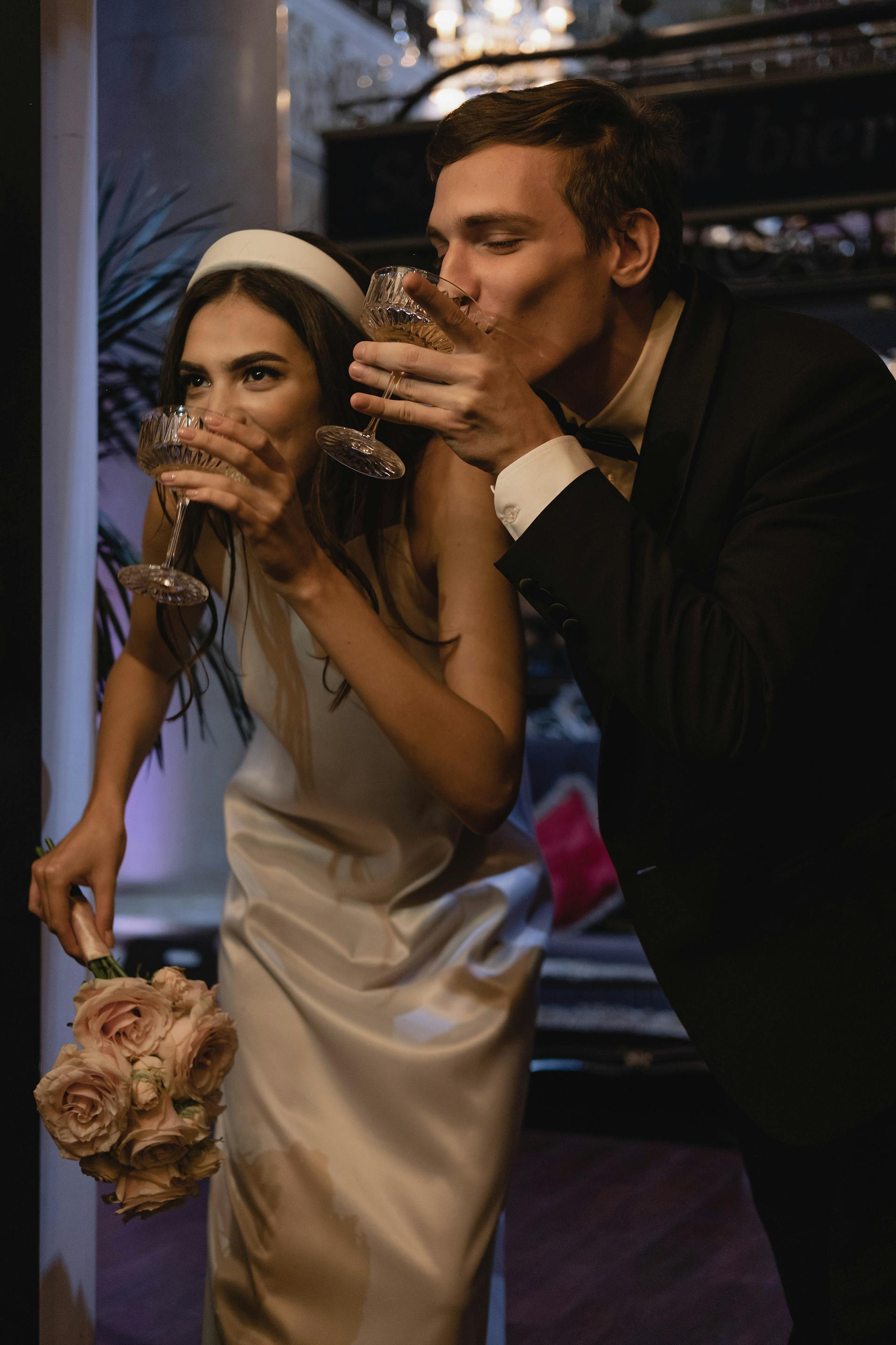 A couple drinking champagne together | Source: Pexels
