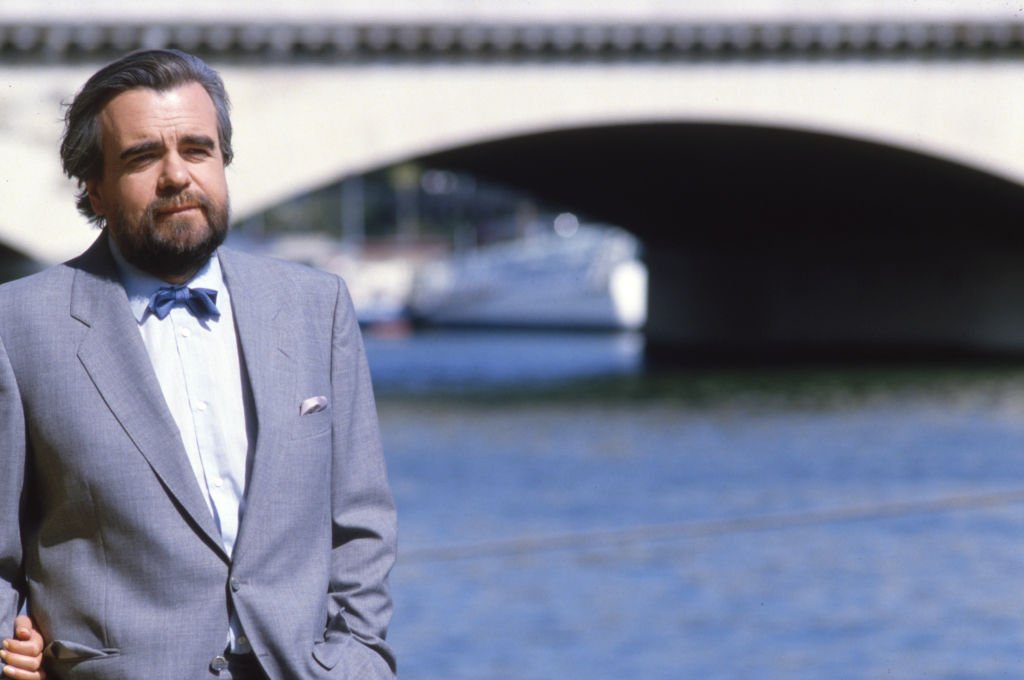 Michael Lonsdale am Set des Films 'Tiroir Secret' in Paris am 2. September 1985 in Frankreich. (Foto von Micheline PELLETIER) | Quelle: Gamma-Rapho über Getty Images