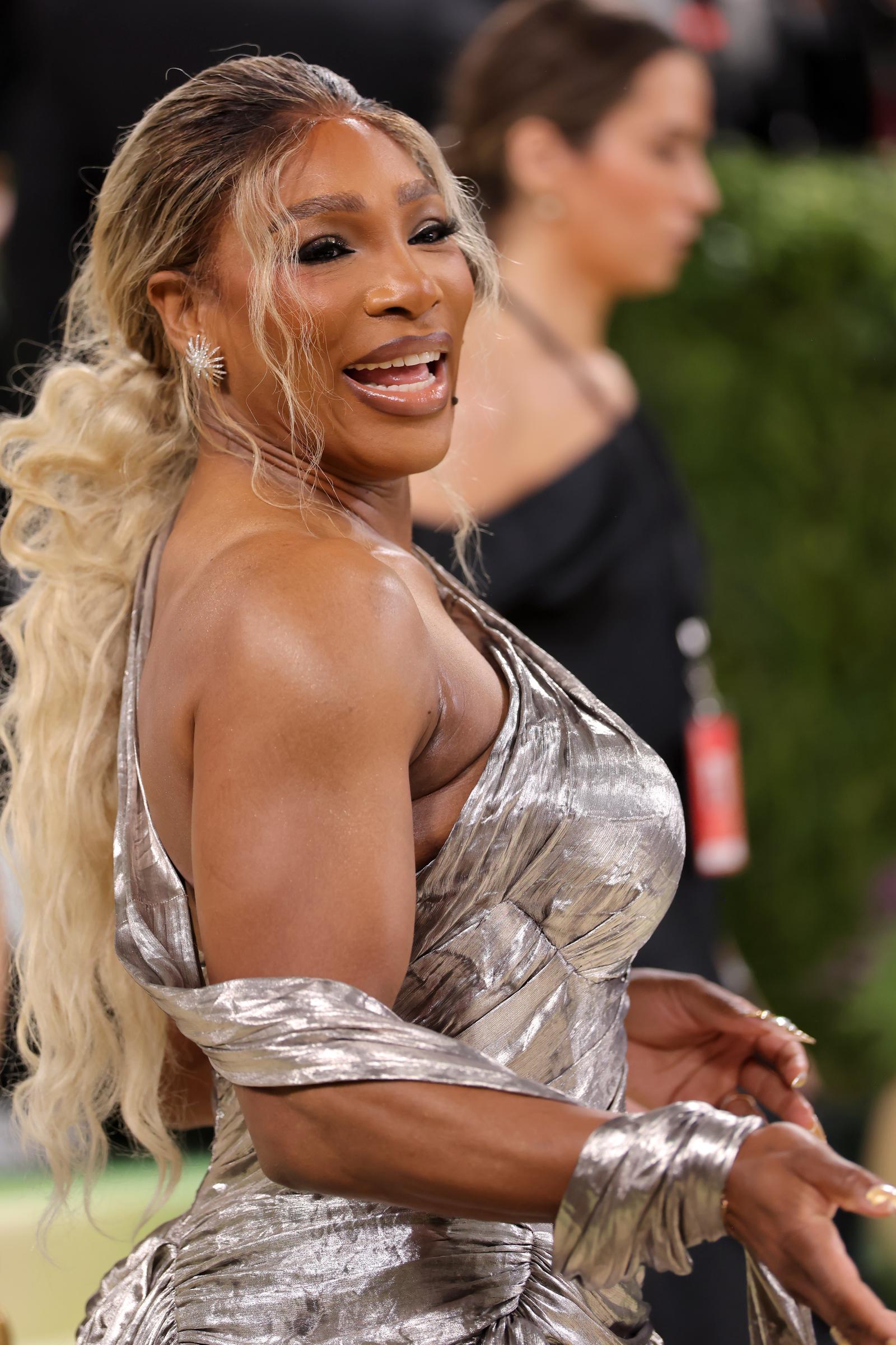 Serena Williams smiles and turns toward the cameras while arriving at the Met Gala in New York City on May 4, 2026 | Source: Getty Images
