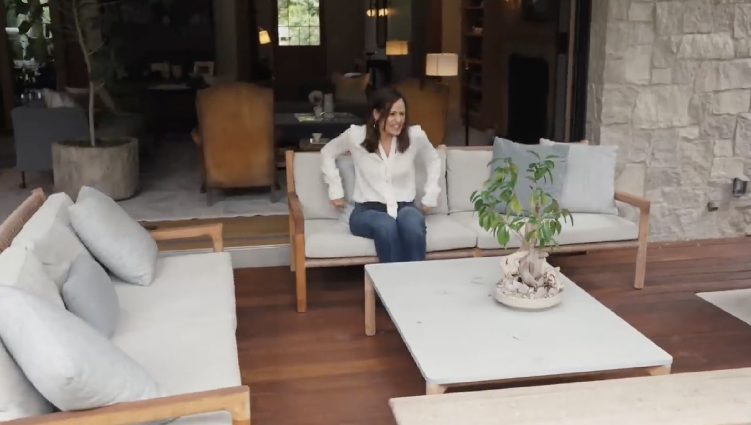 Jennifer Garner's pool area from a post dated September 3, 2024. | Source: YouTube/Architectural Digest