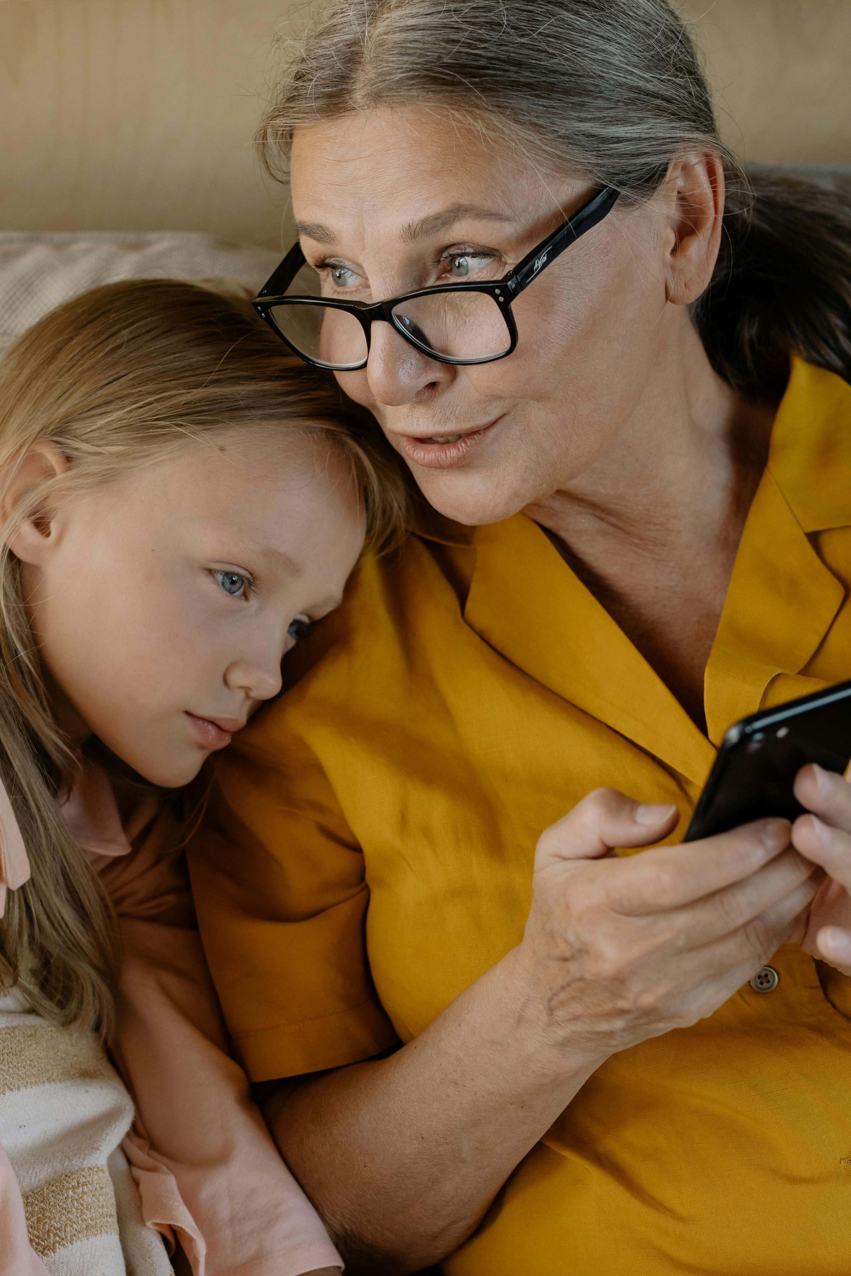 A girl leaning on her grandmother | Source: Pexels