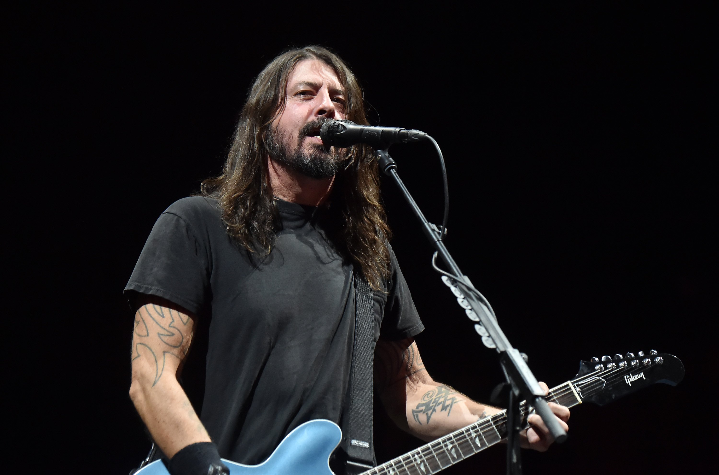 Dave Grohl performs onstage at Maracana on January 25, 2015 in Rio de Janeiro, Brazil. | Photo: Getty Images