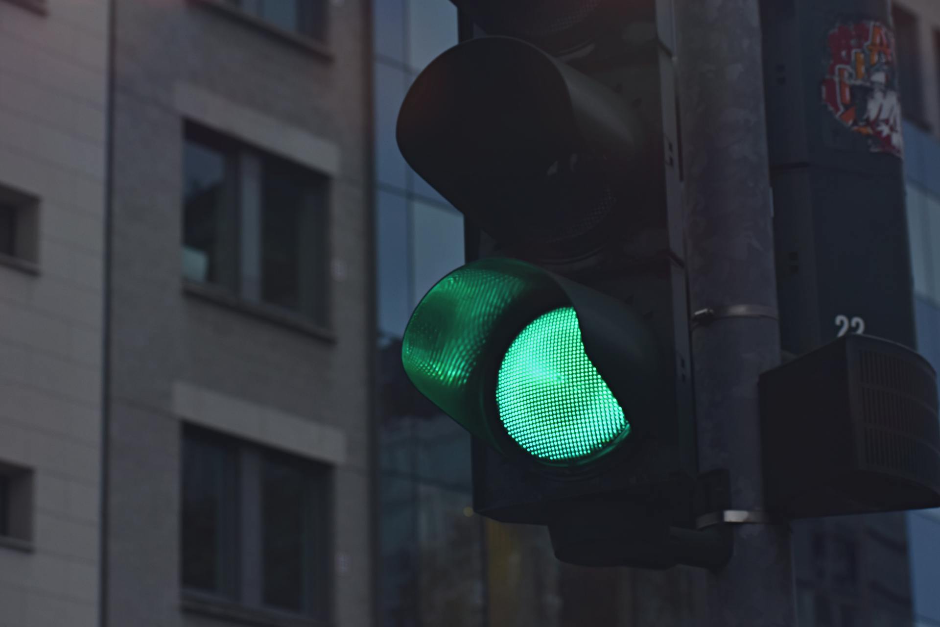 A traffic light displaying a green signal | Source: Pexels