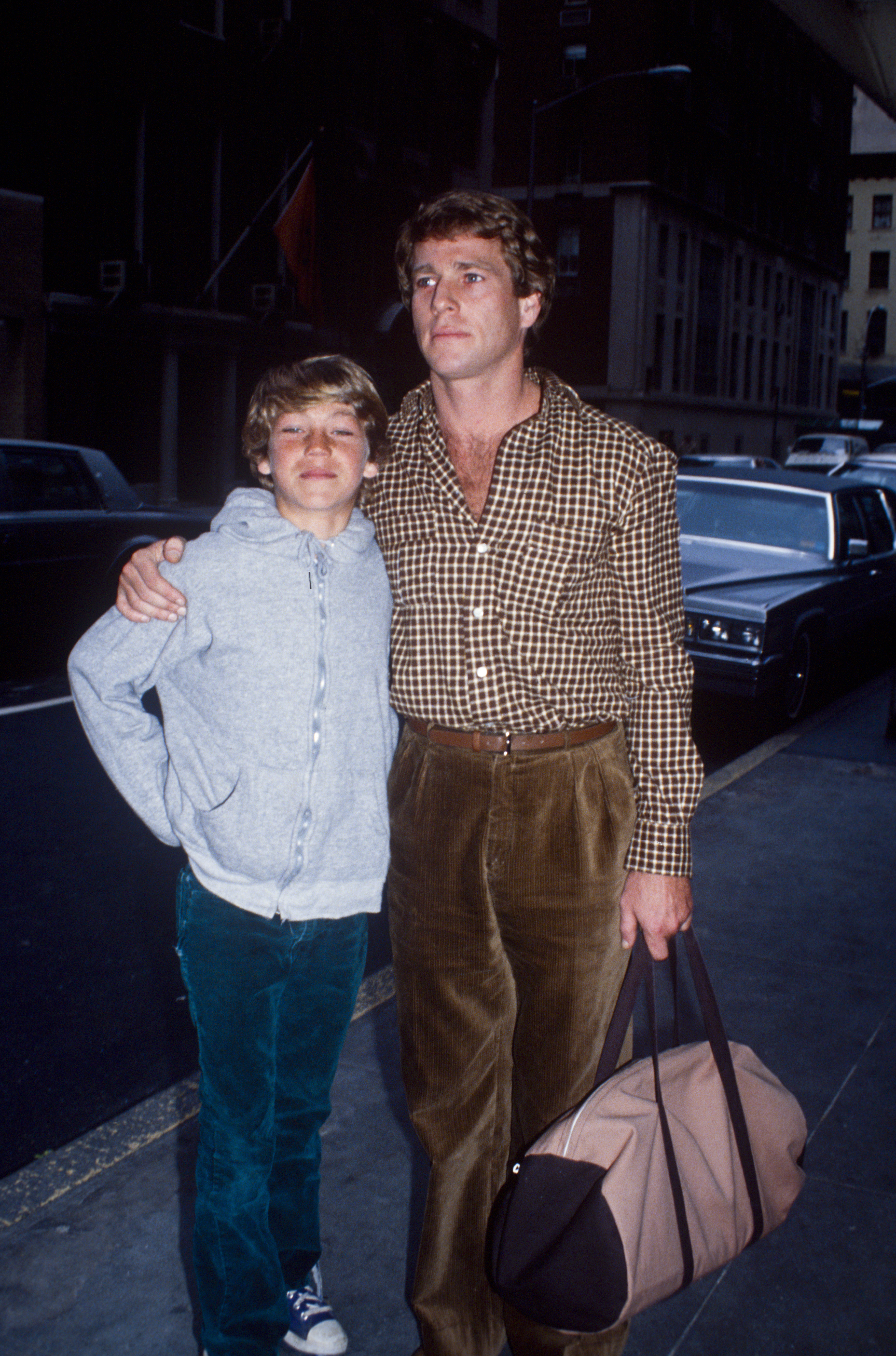 Ryan O'Neal and his son Griffin O'Neal in New York in 1970 | Source: Getty Images