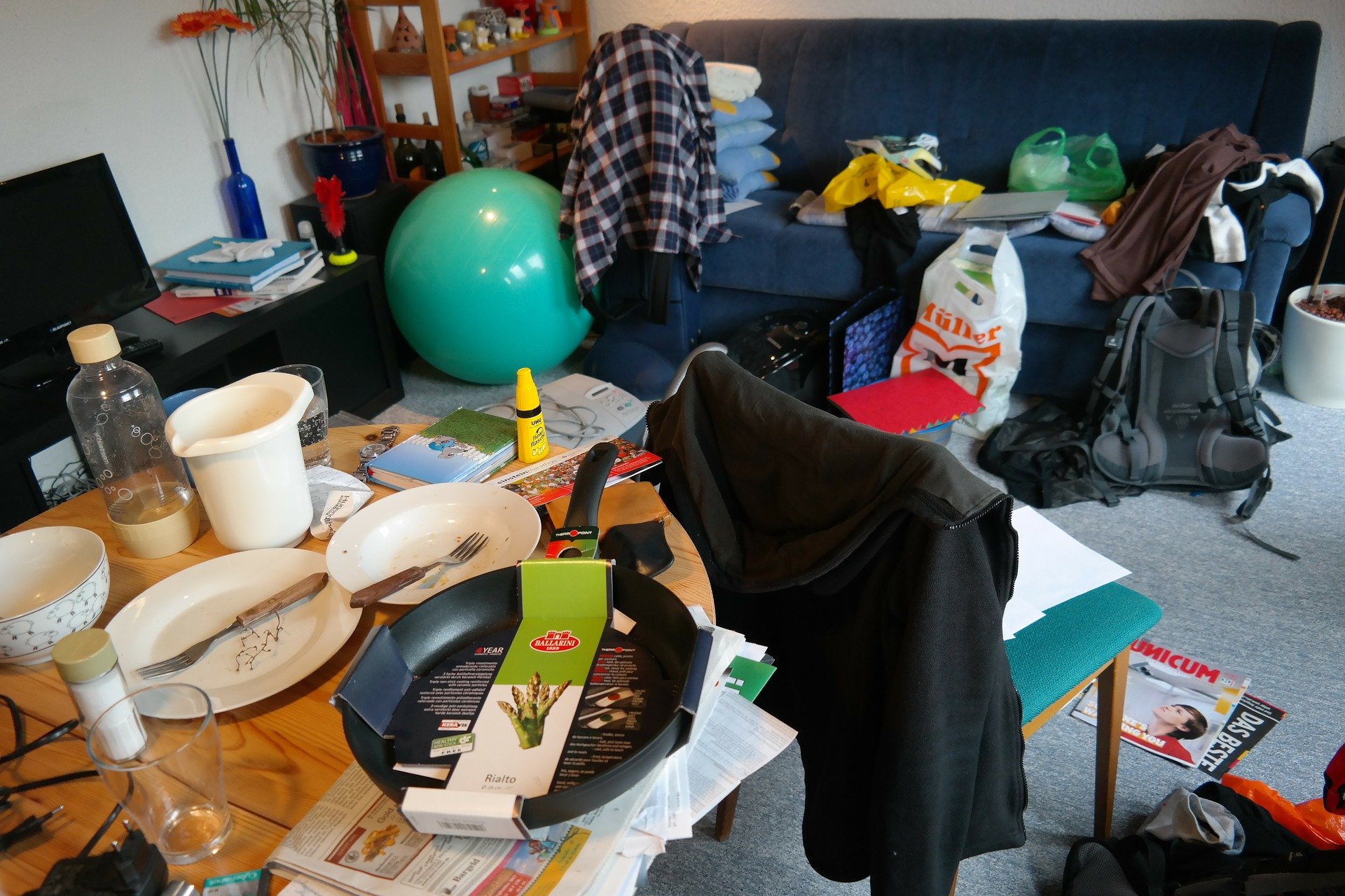 Messy apartment room | Source: Pixabay