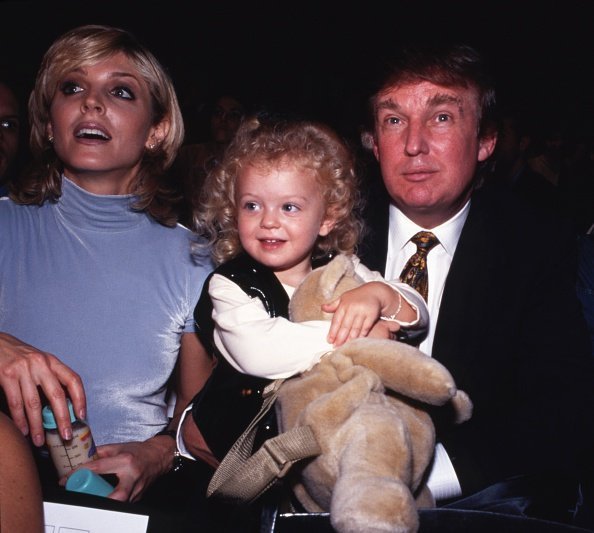 Donald Trump et Marla Maples avec leur fille Tiffany Trump 1995 à New York City, New York | Photo : Getty Images