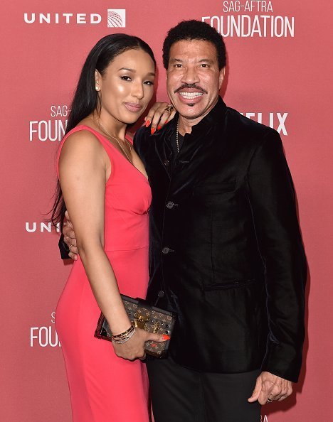  Lionel Richie and Lisa Parigi at SAG-AFTRA Foundation Patron of the Artists Awards on November 9, 2017 | Photo: Getty Images