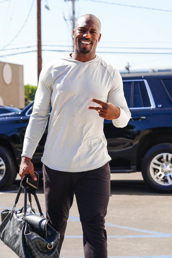 Vernon Davis is seen outside 'Dancing With The Stars' rehearsal studios on October 14, 2020 | Photo: Getty Images