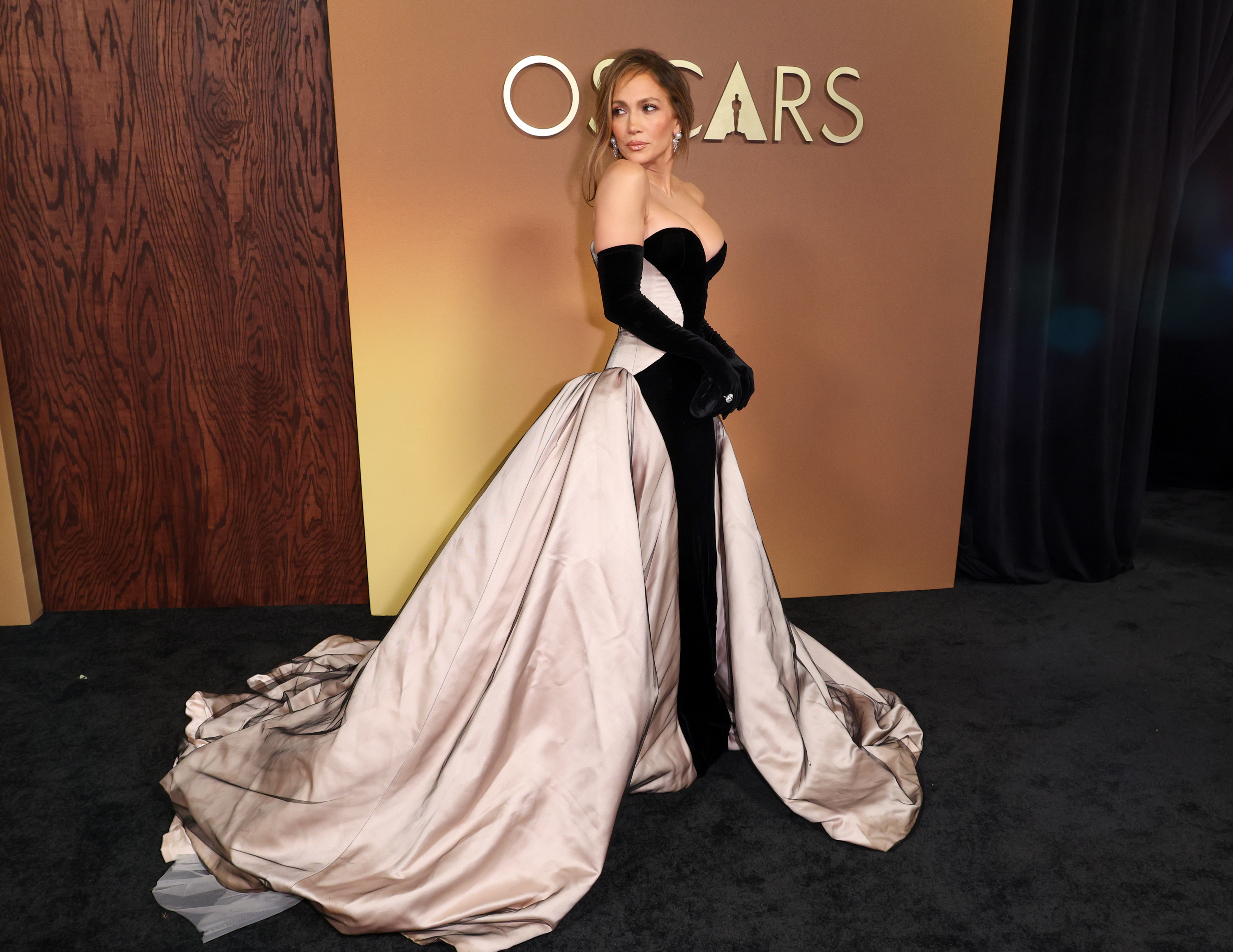 Jennifer Lopez takes photo at the event. | Source: Getty Images