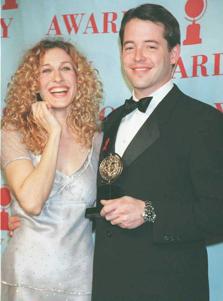 Sarah Jessica Parker and husband Matthew Broderick pose for photographers after Broderick received the Tony Award for Best Leading Actor in a Musical in New York. | Source: Getty Images