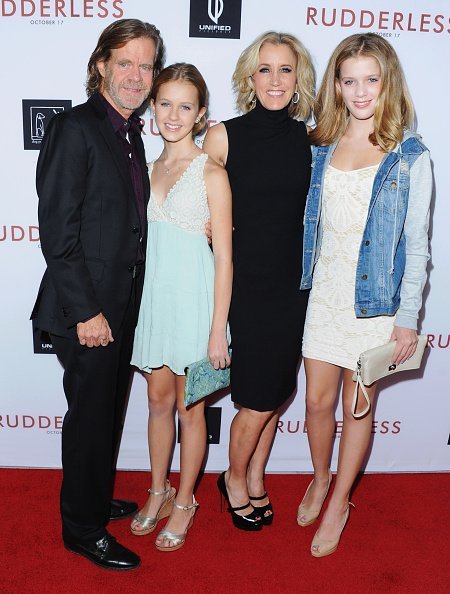  William H. Macy, daughter Georgia Macy, Actress Felicity Huffman and daughter Sofia Macy at the Los Angeles VIP Screening "Rudderless" in Los Angeles, California.| Photo: Getty Images.