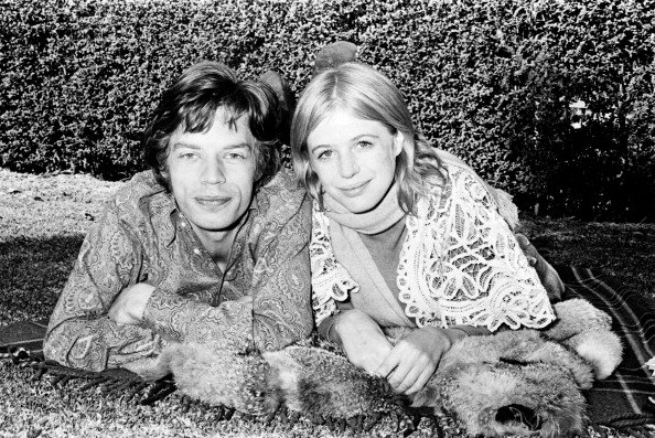 Mick Jagger and Marianne Faithfull at Mount St Margaret Hospital, Sydney, 27 July 1969. | Photo: Getty Images