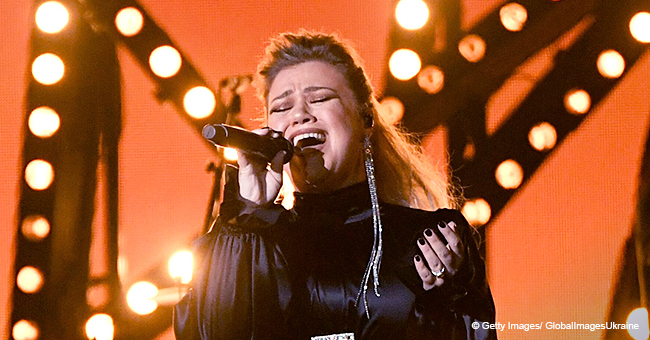 Kelly Clarkson Wins the ‘High Note Battle’ during Her Emotional Performance at the 2019 ACM Awards