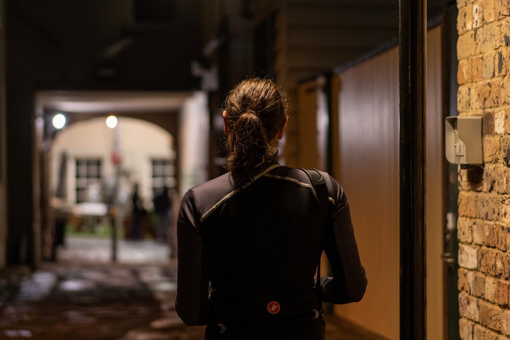 The young lady walking home moments before she encountered the robber | Photo: Shutterstock