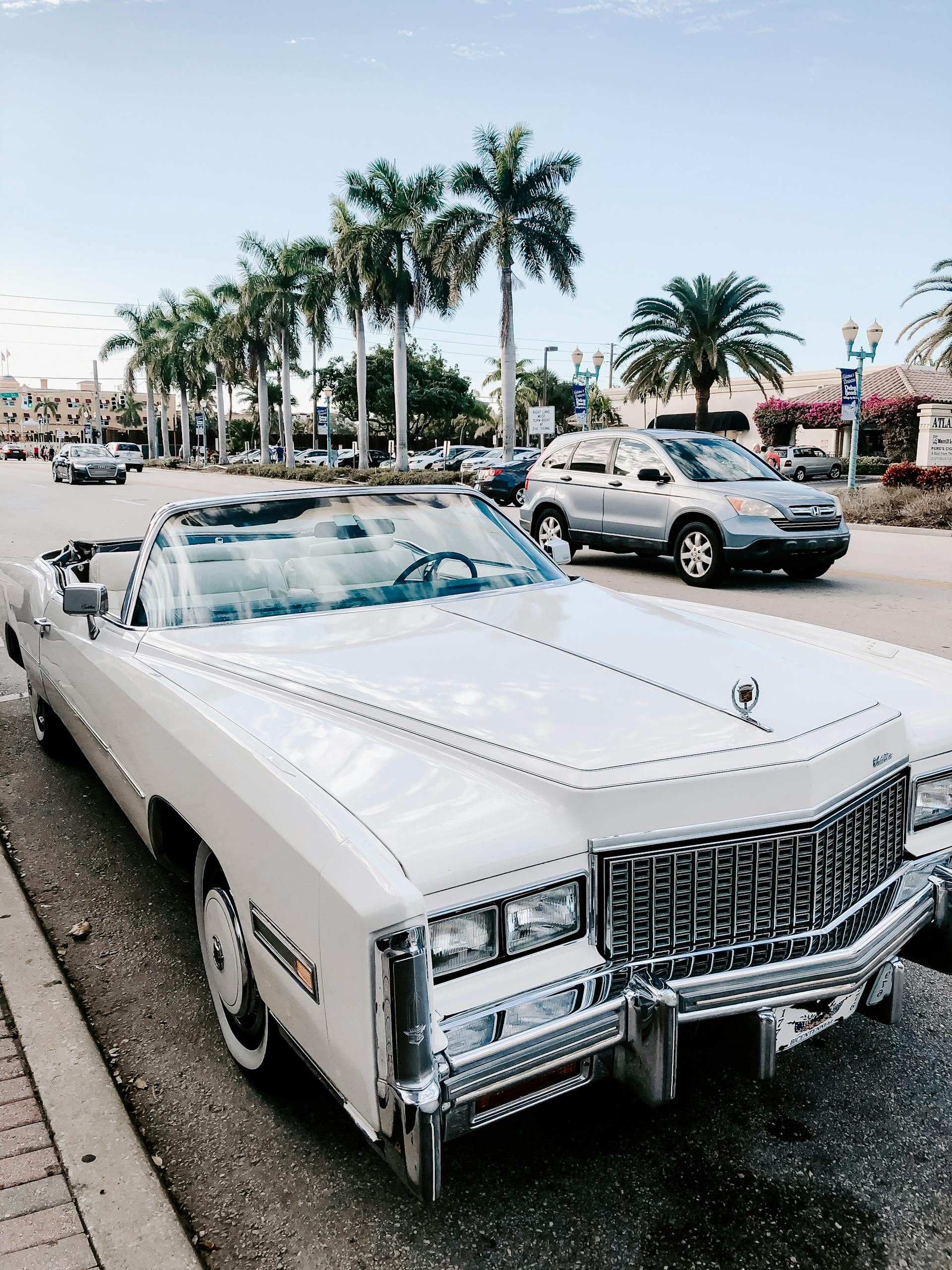 A white vintage car | Source: Pexels