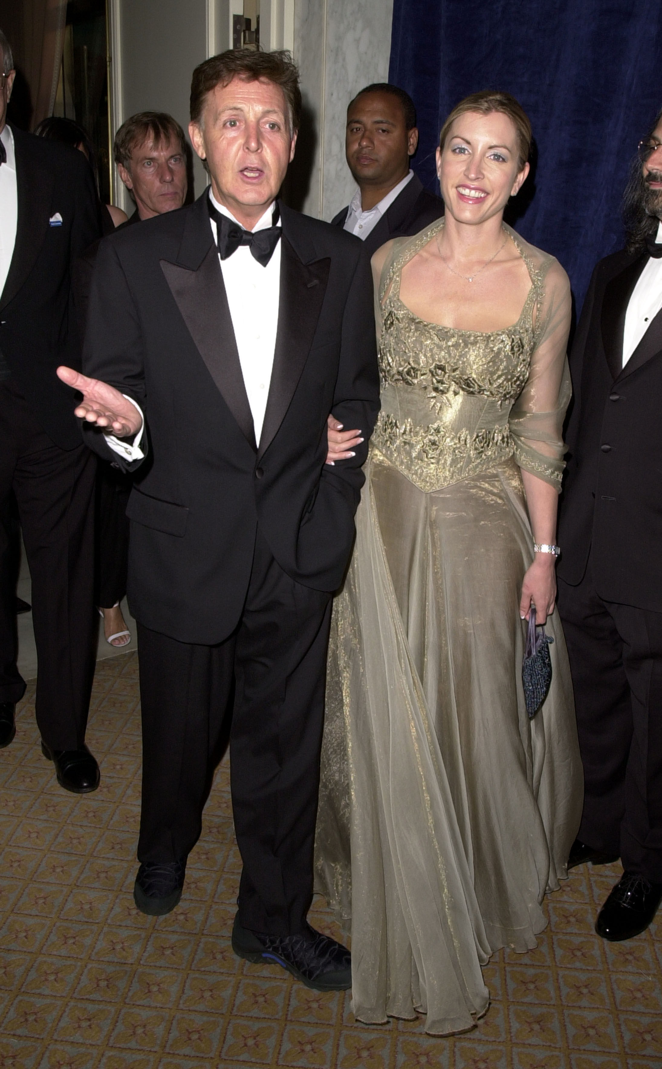 Paul McCartney and Heather Mills at the 1st Annual Dinner & Humanitarian Award on June 14, 2001 | Source: Getty Images
