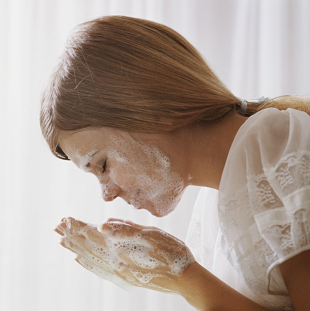 Jeune femme, lavage, figure. | Photo : Getty Images