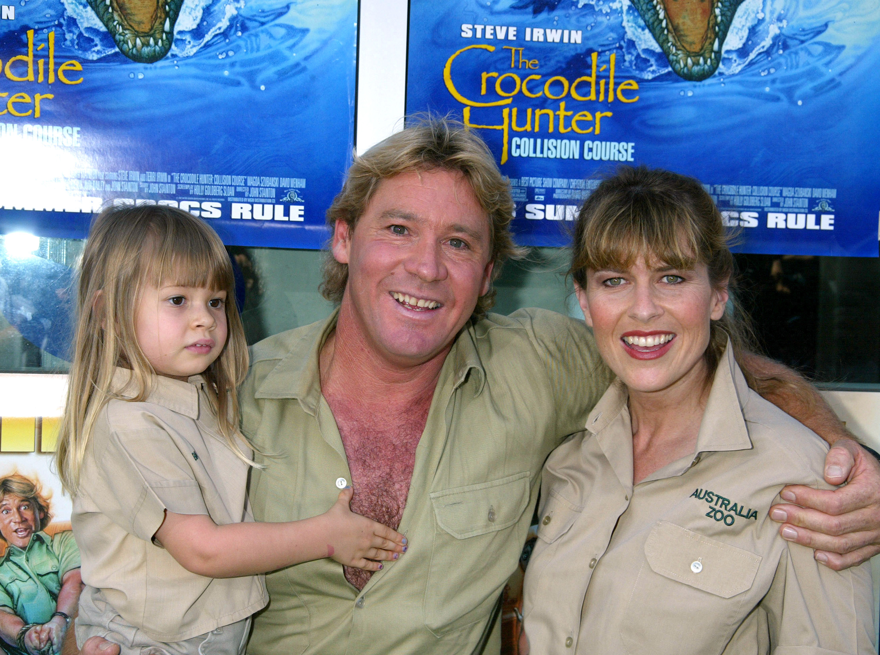 Terri, Bindi, and Steve Irwin at the "Crocodile Hunter: Collision Course" Australia Premiere in September 2002 | Source: Getty Images