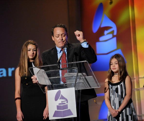 Dodd Darin and his daughters Alexa and Olivia accepting the Lifetime Award on behalf of Sandra Dee | Photo: Getty Images