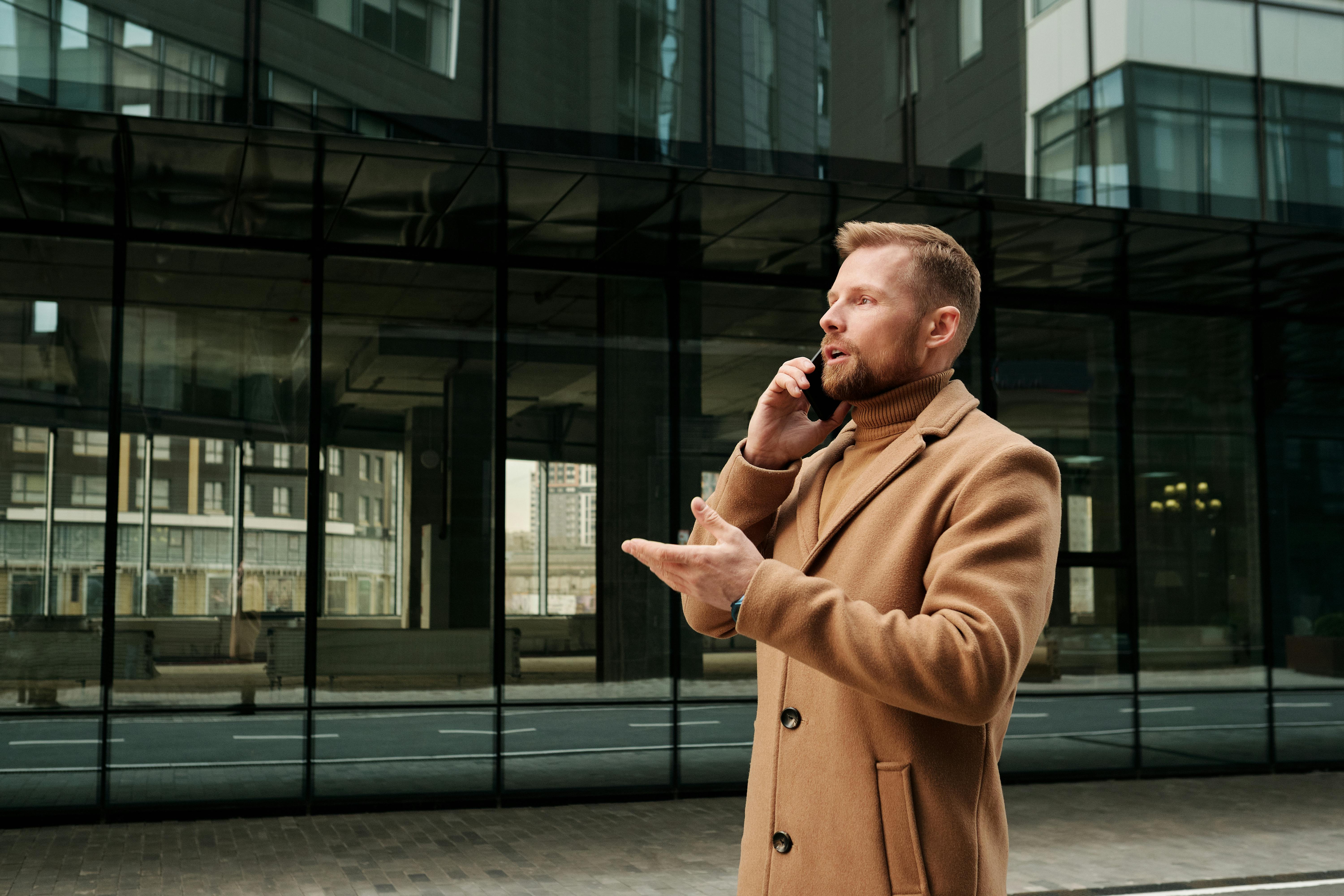 A man talking on the phone | Source: Pexels