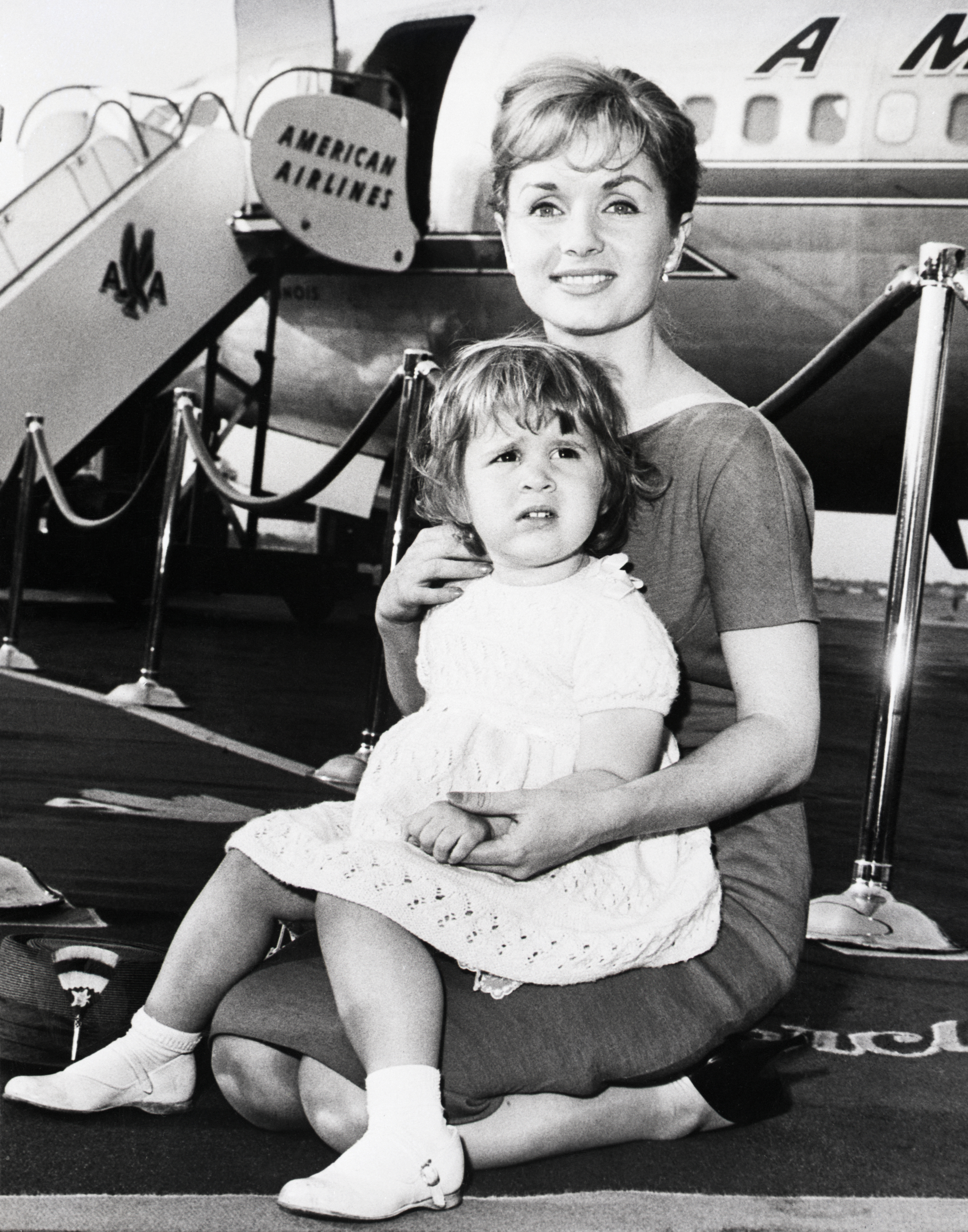 Debbie Reynolds and daughter Carrie Fisher on June 3, 1959 | Source: Getty Images