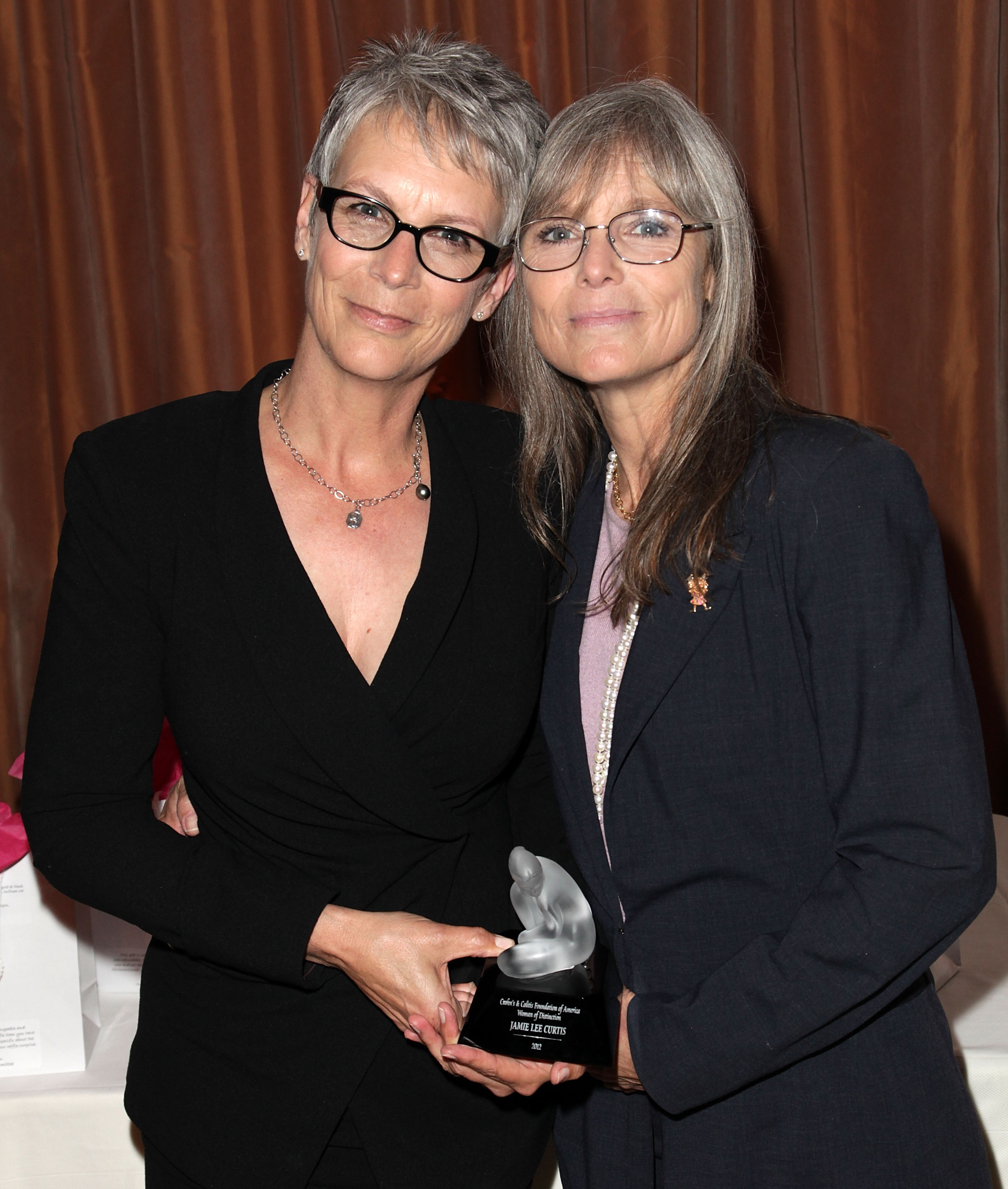 Honoree Jamie Lee Curtis and her sister Kelly Lee Curtis attend the 5th annual Women of Distinction luncheon at Beverly Hills Hotel on May 3, 2012 in California. | Source: Getty Images