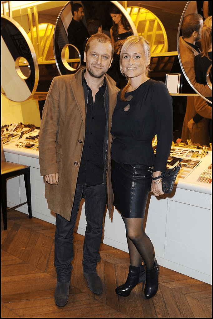 Jonathan Zaccaï et Elodie Hesme assistent au cocktail d'ouverture de l'exposition "Qu'importe le flacon, pourvu qu'on ait l'ivresse" à la Maison Guerlain, à Paris. | Photo : Getty Images