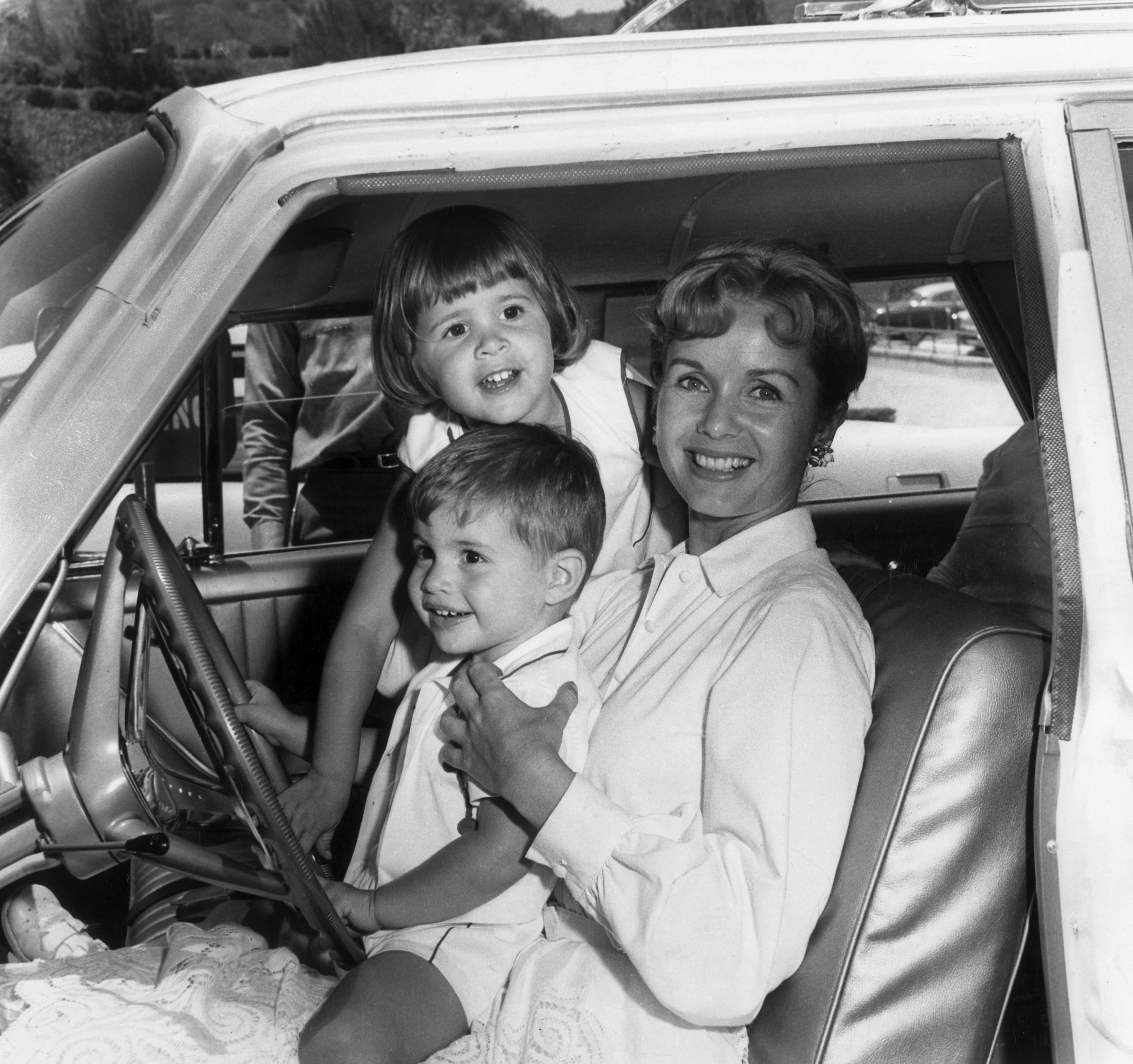 Debbie Reynolds photographed with her children Todd and Carrie Fisher on June 25, 1960 in Hollywood, California ┃Source: Getty Images