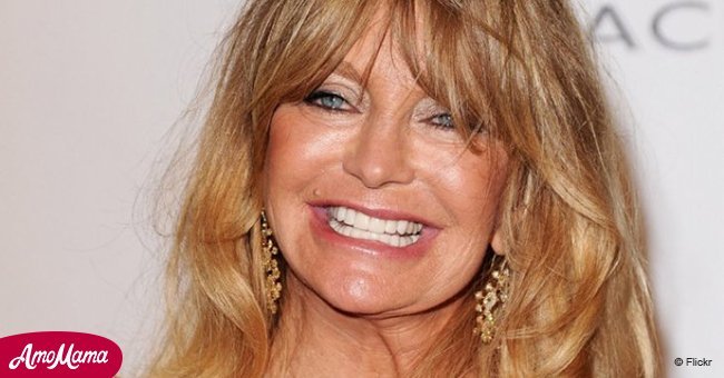 Goldie Hawn shares a cute photo of herself with four granddaughters in matching Hawaiian lei
