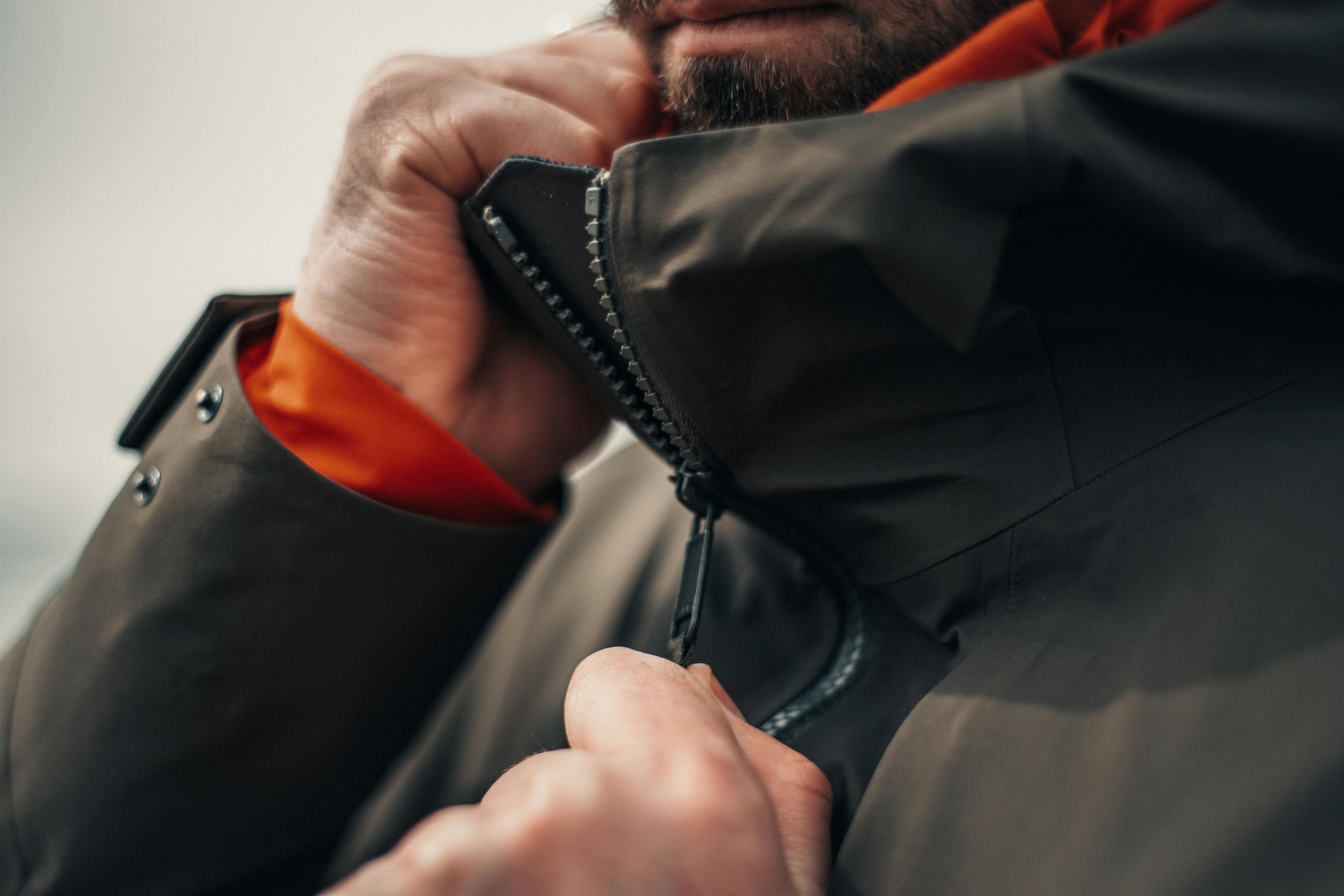 A man zipping up his jacket | Source: Pexels