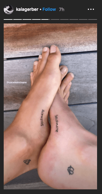 Photo of Kaia Gerber's Instagram story post showing off her identical tattoo with Cara Delevingne | Photo: Instagram / kaiagerber 