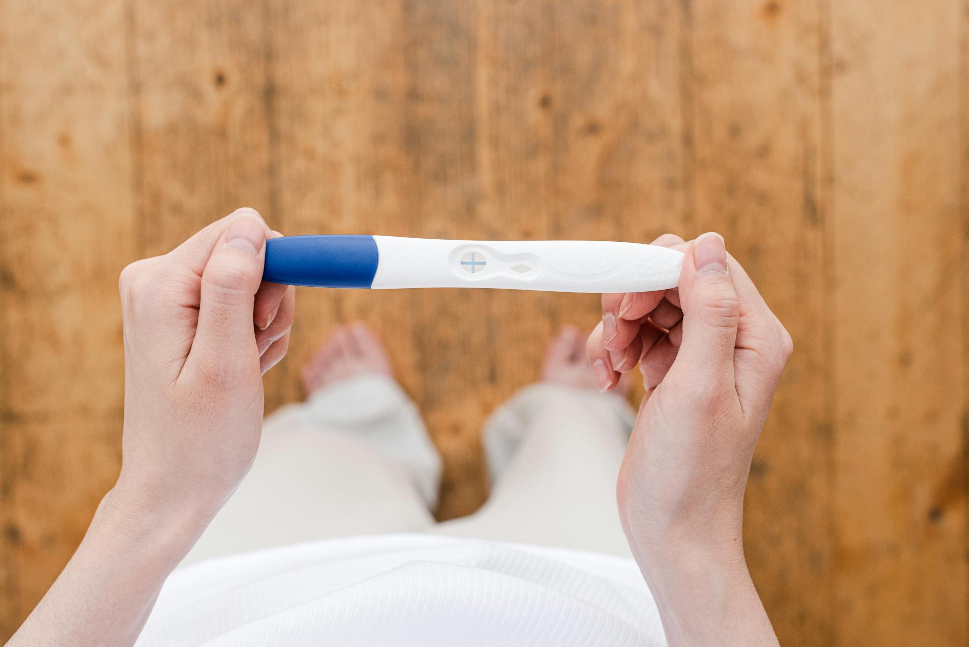 A woman holding a pregnancy test | Source: Pexels