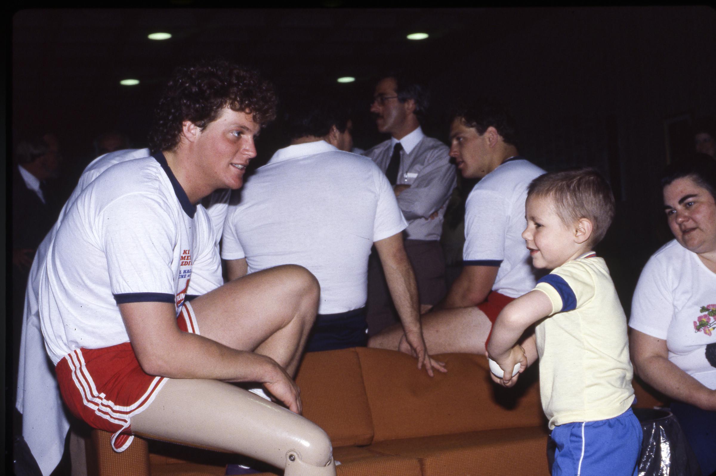 Edward Ted Kennedy, Jr and Jeff Keith visit hospitalized children on June 4, 1984 in Boston, Massachusetts | Source: Getty Images