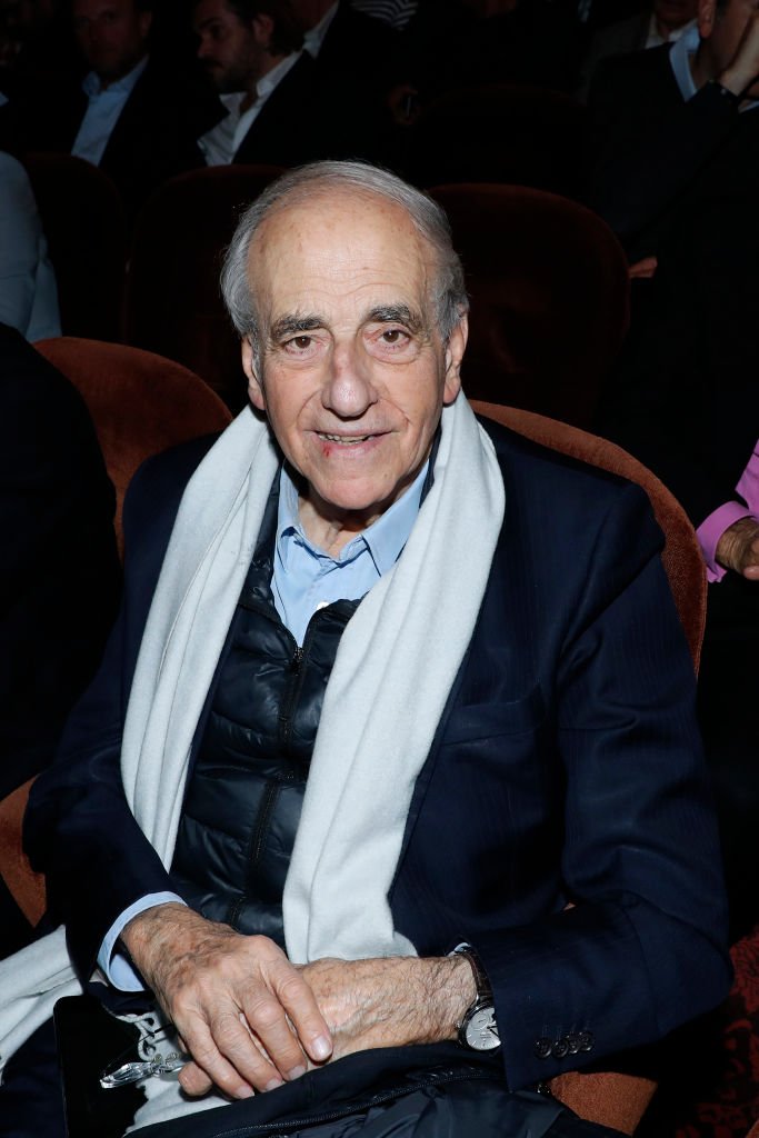 Jean-Pierre Elkabbach assiste à Bernard-Henri Levy se produit dans "Looking for Europe" au Théâtre Antoine le 21 mai 2019 à Paris, France. | Photo : Getty Images Jean-Pierre Elkabbach assiste à Bernard-Henri Levy se produit dans "Looking for Europe" au Théâtre Antoine le 21 mai 2019 à Paris, France. | Photo : Getty Images