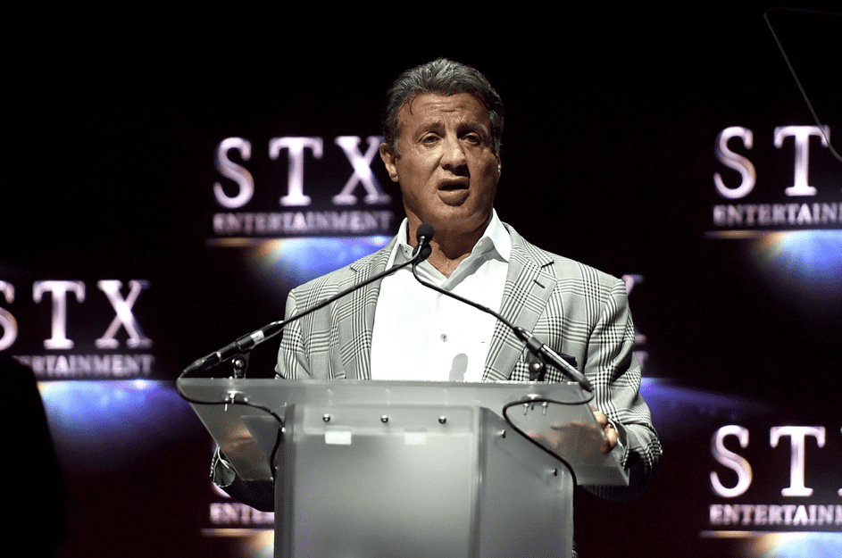 Sylvester Stallone spricht auf der Bühne beim CinemaCon 2016 The State of the Industry: Past, Present and Future and STX Entertainment Presentation im Colosseum at Caesars Palace während des CinemaCons am 12. April 2016 in Las Vegas, Nevada. | Quelle: Getty Images