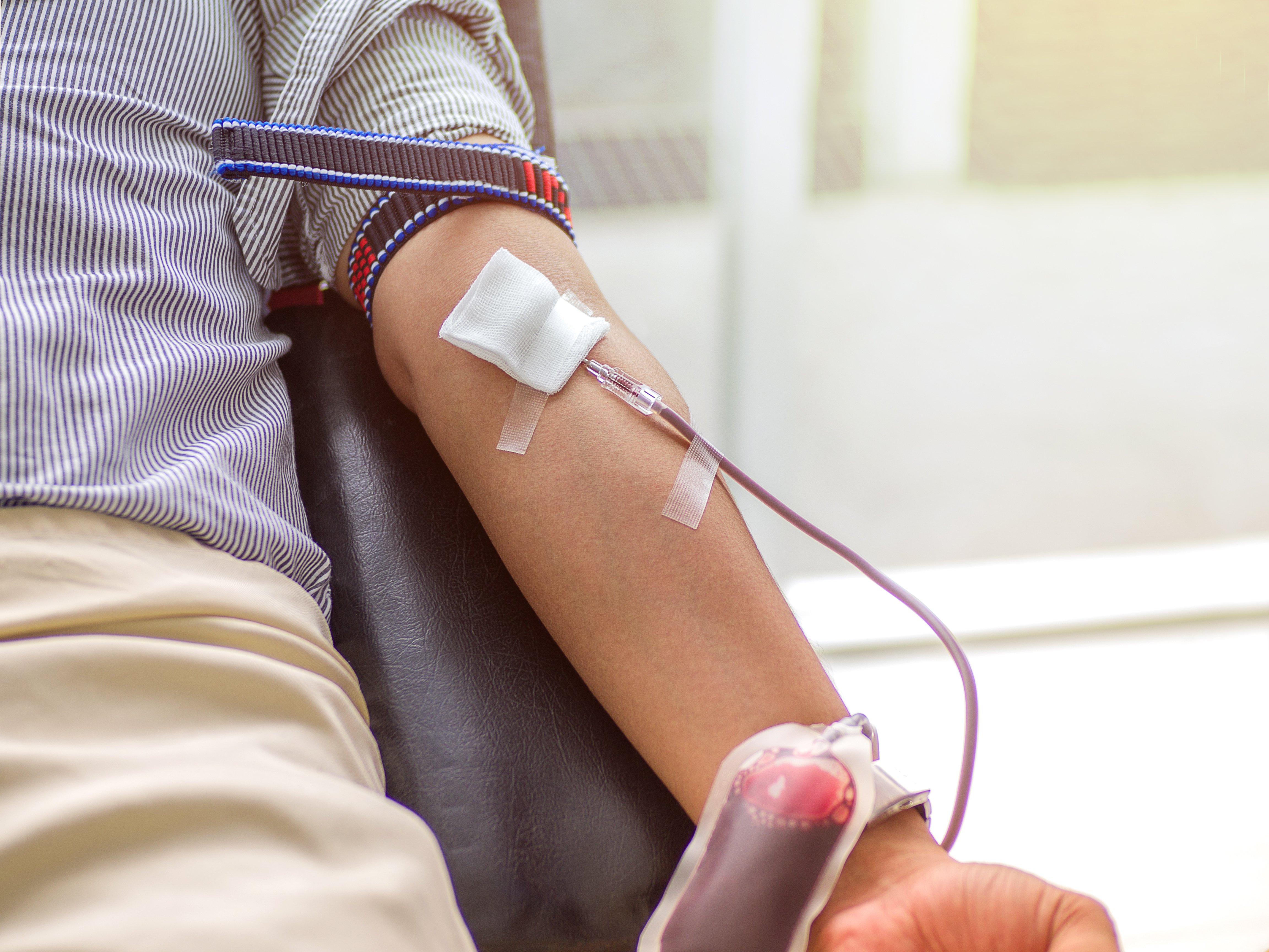 Stacey found out that John was the stranger who donated blood to her father. | Source: Shutterstock