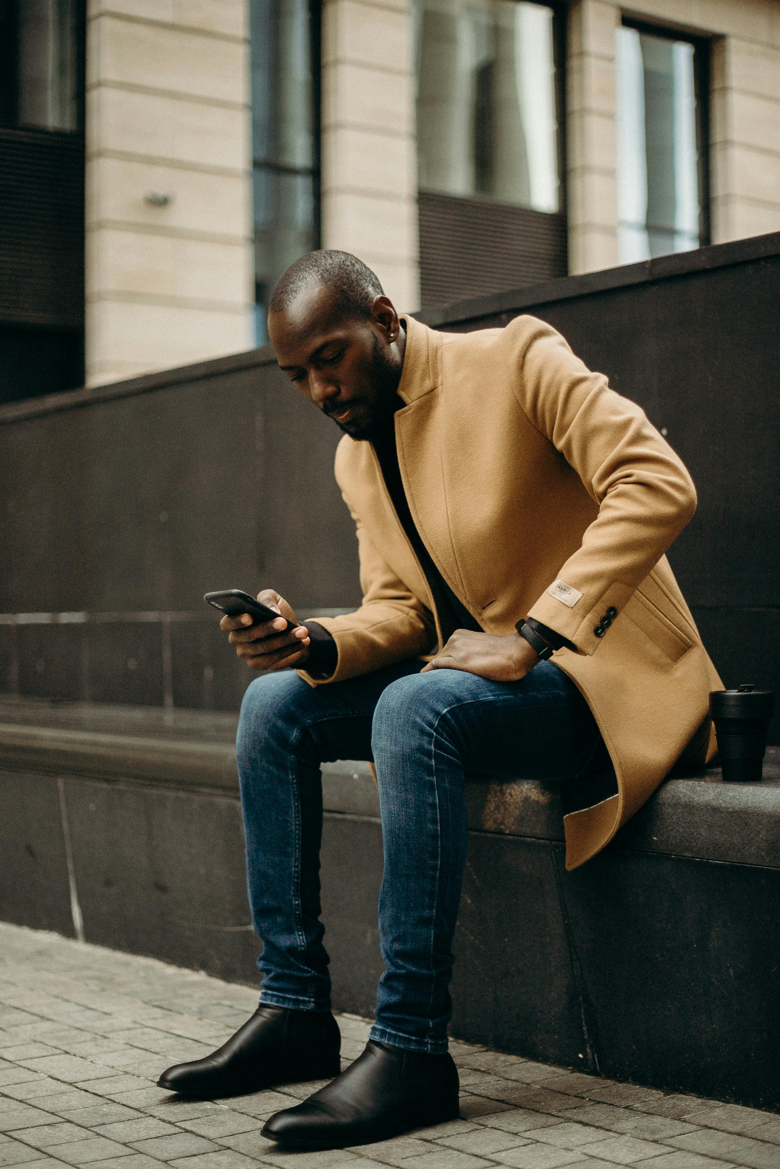 A man looking at his phone | Source: Pexels