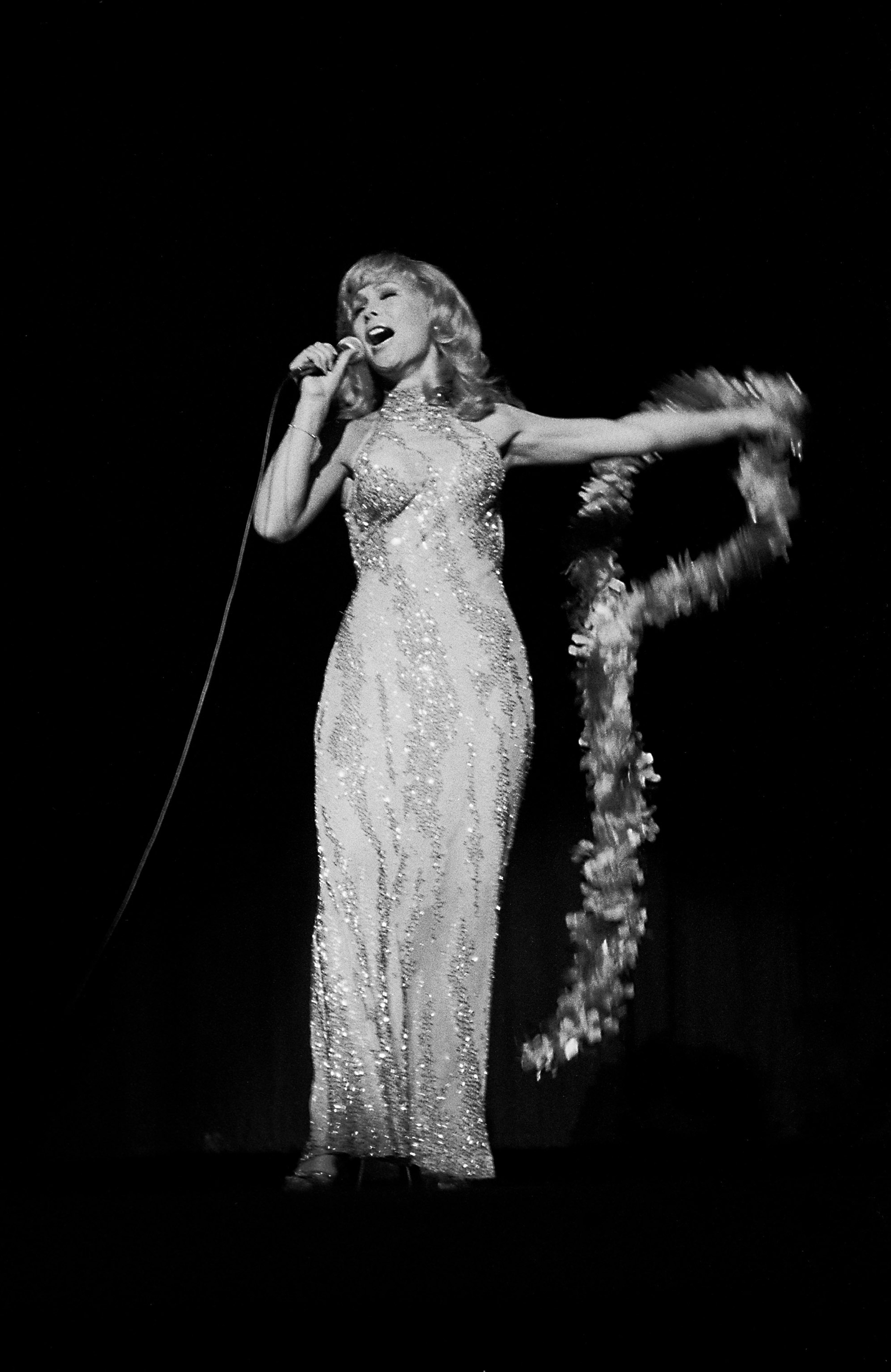 Barbara Eden onstage at Poplar Creek Music Theater, Hoffman Estates, Illinois, August 3, 1980 | Source: Getty Images